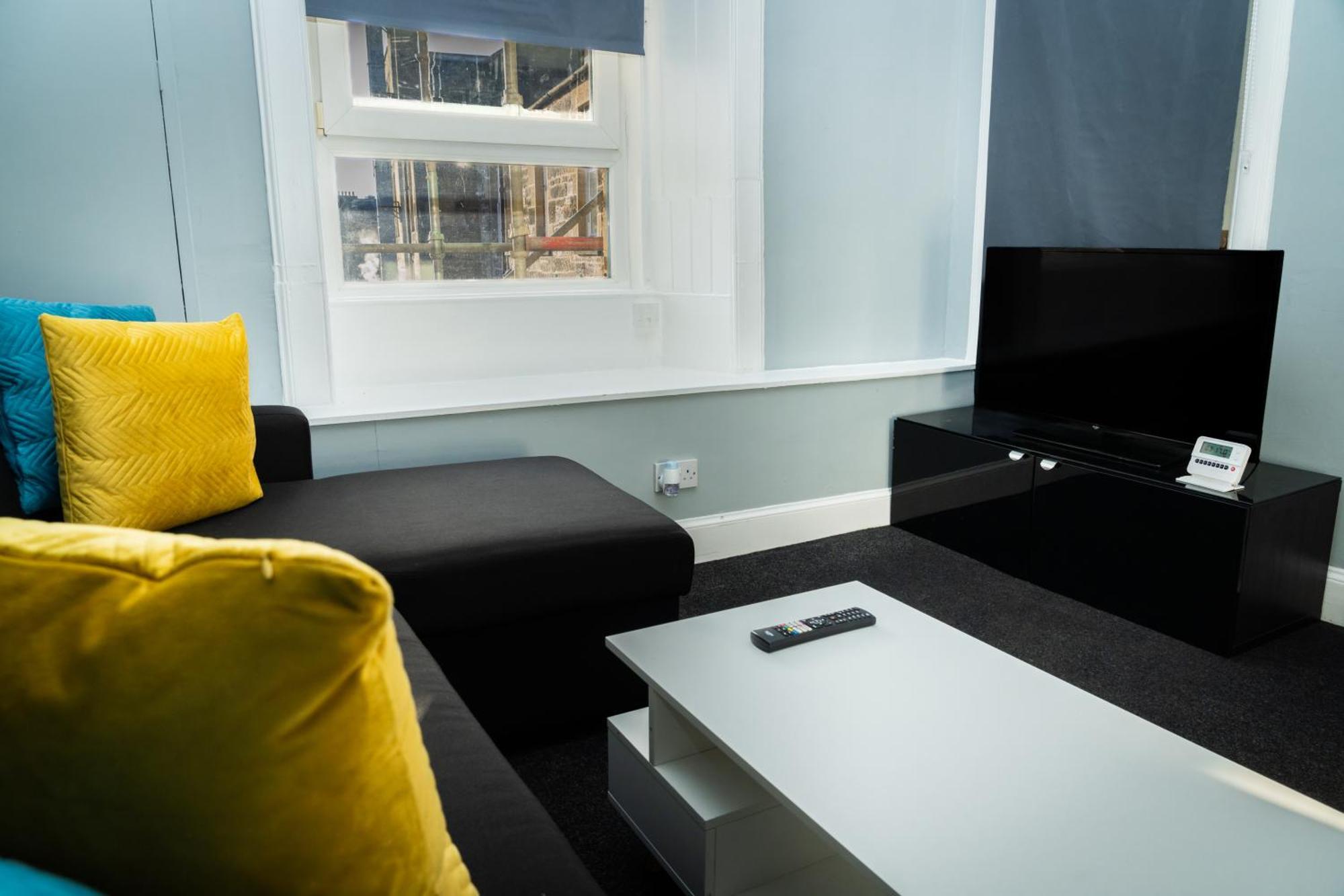 Stylish 3Br, Next To Tram Stop, Near Princes St & Ocean Terminal, Sleeps 7 Apartment
