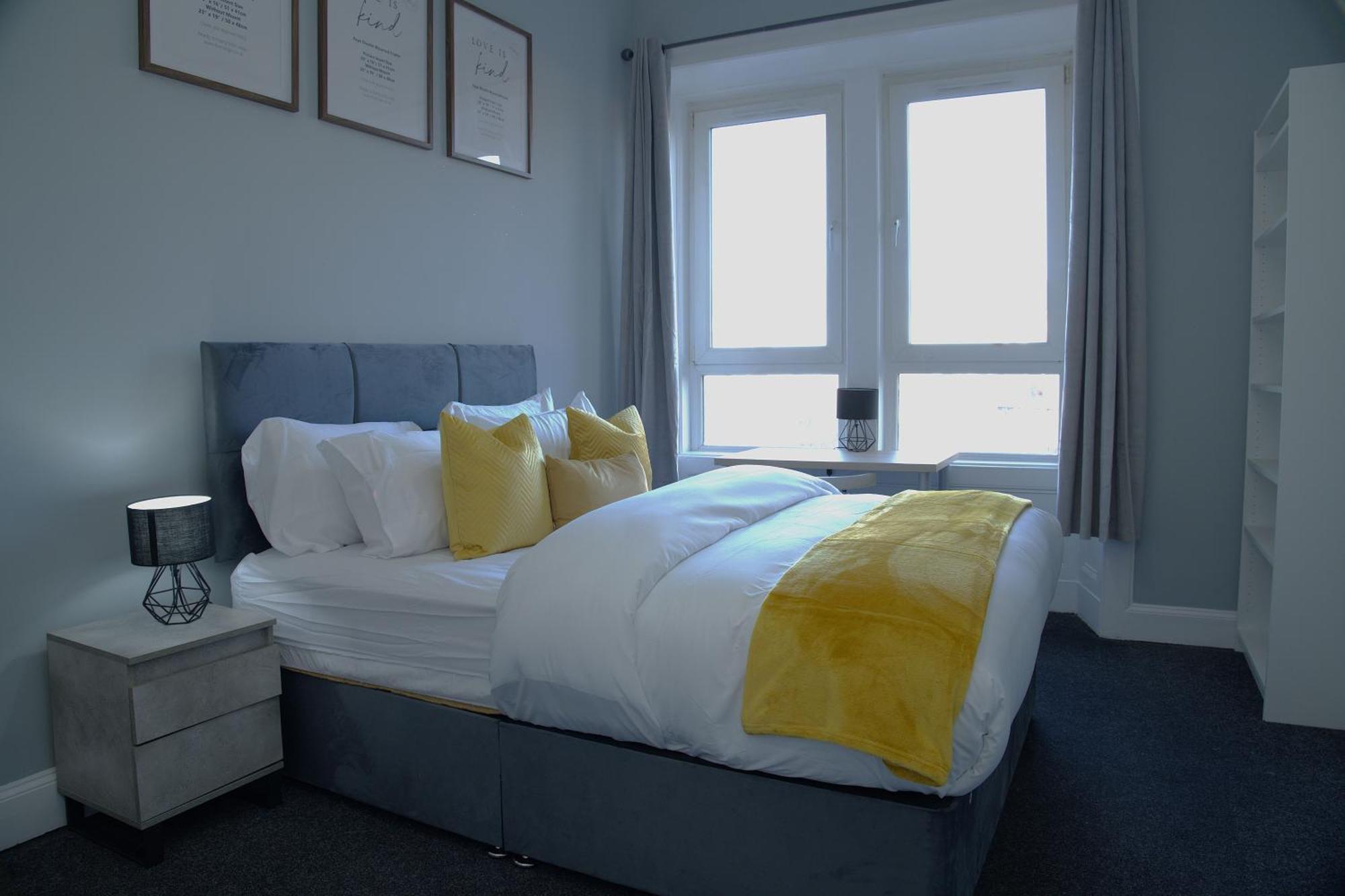 Stylish 3Br, Next To Tram Stop, Near Princes St & Ocean Terminal, Sleeps 7 Apartment Edinburgh