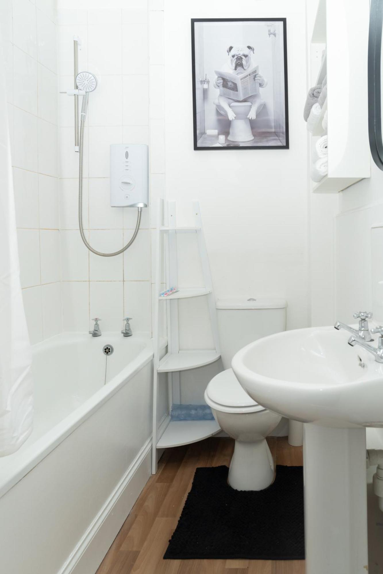 Stylish 3Br, Next To Tram Stop, Near Princes St & Ocean Terminal, Sleeps 7 *