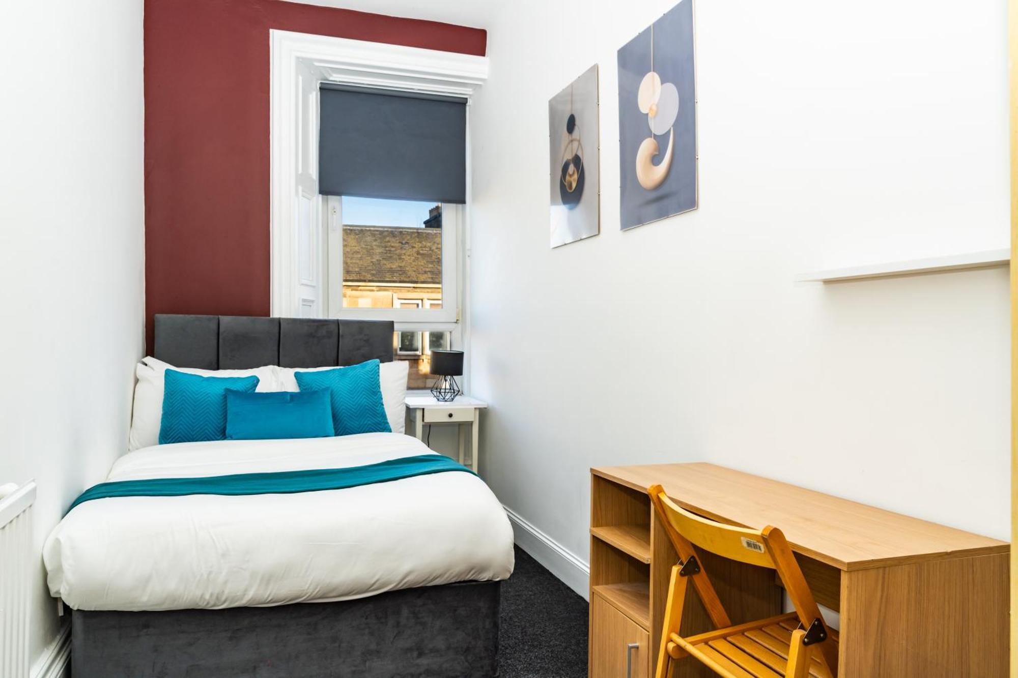 Apartment Stylish 3Br, Next To Tram Stop, Near Princes St & Ocean Terminal, Sleeps 7 Edinburgh