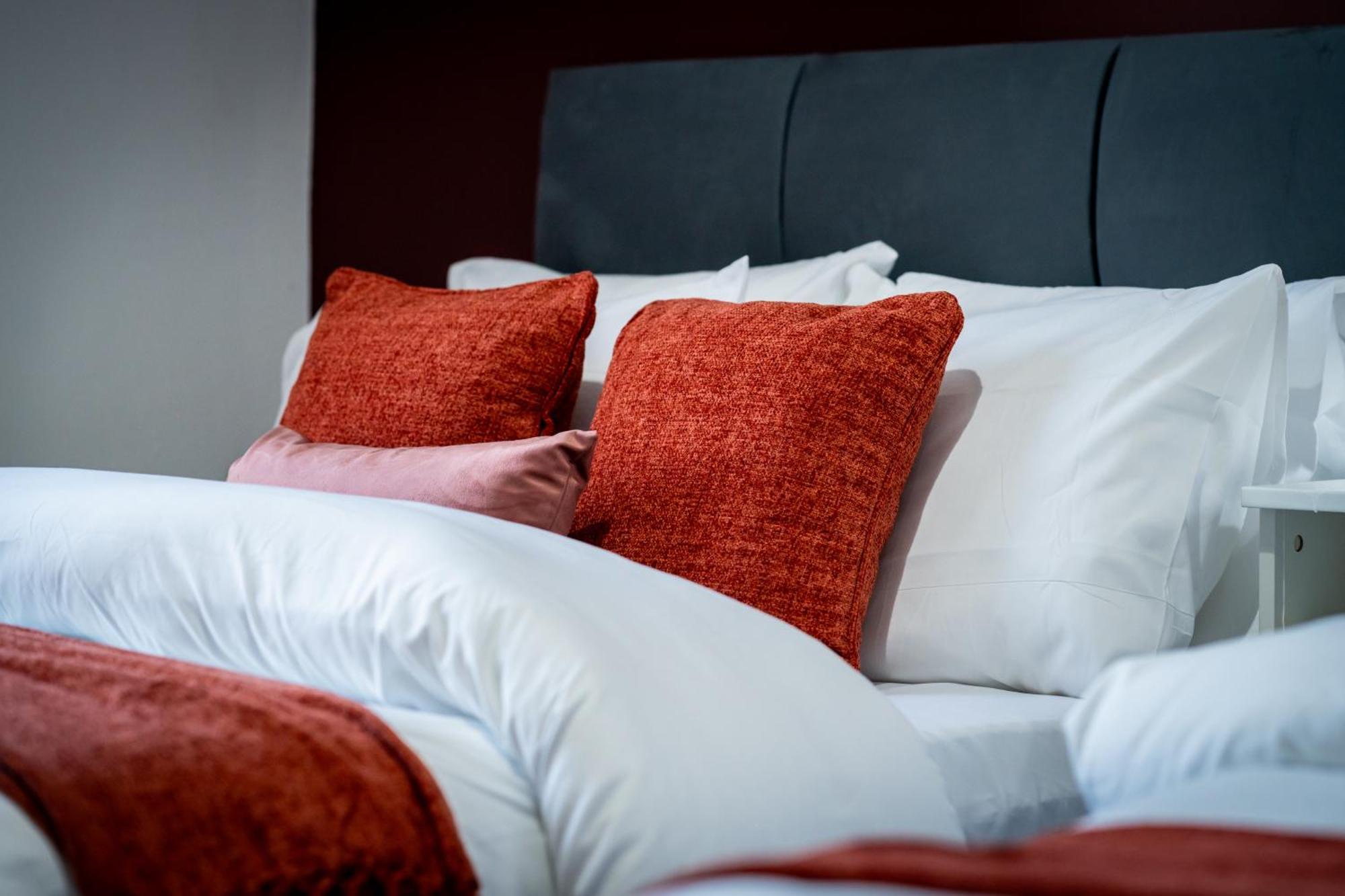 Stylish 3Br, Next To Tram Stop, Near Princes St & Ocean Terminal, Sleeps 7