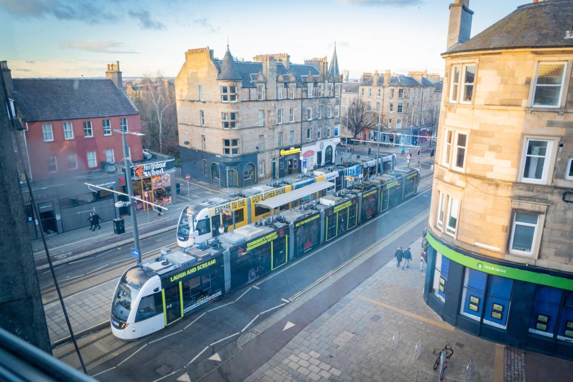 Stylish 3Br, Next To Tram Stop, Near Princes St & Ocean Terminal, Sleeps 7 Apartment