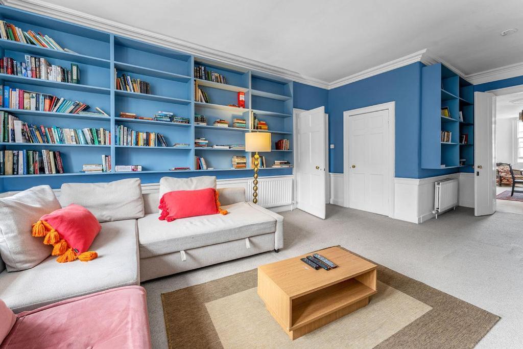 Super Spacious 4 Bed, Sleeps 6 Apartment Edinburgh