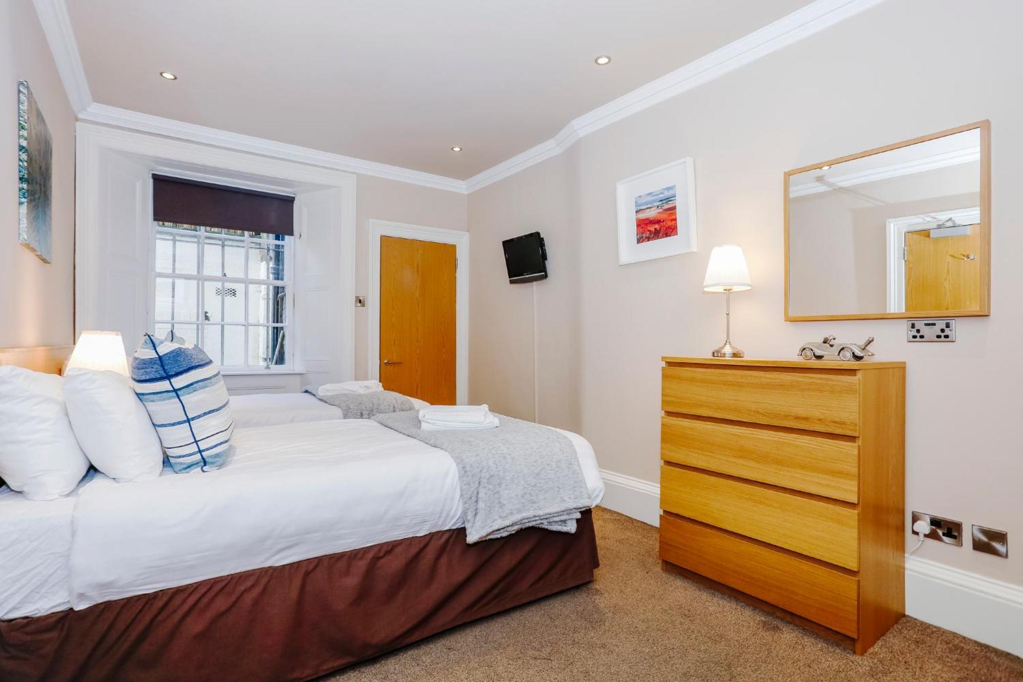 Large 3 Bed 3 Bath - New Town Edinburgh