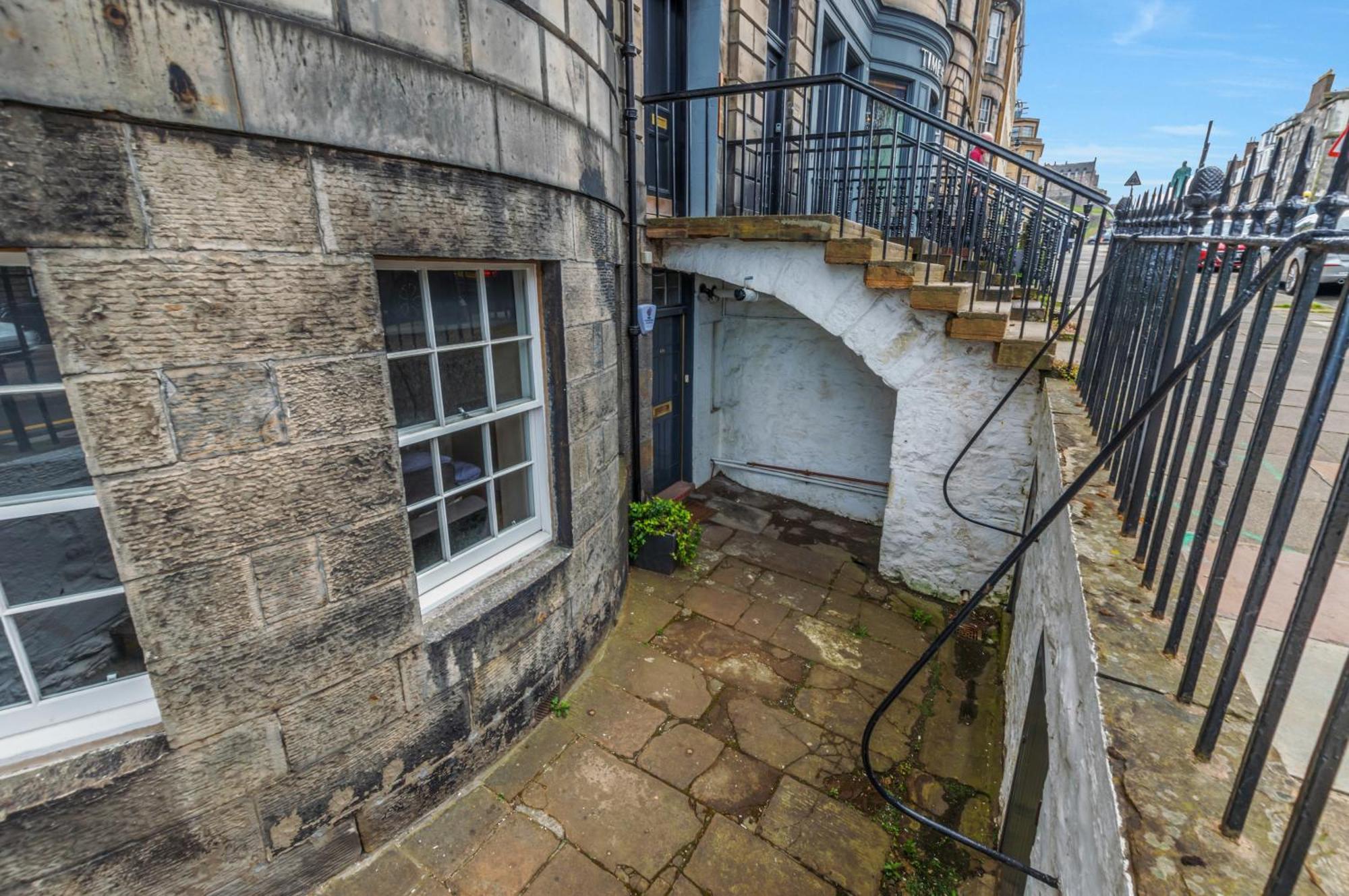 Apartment Large 3 Bed 3 Bath - New Town
