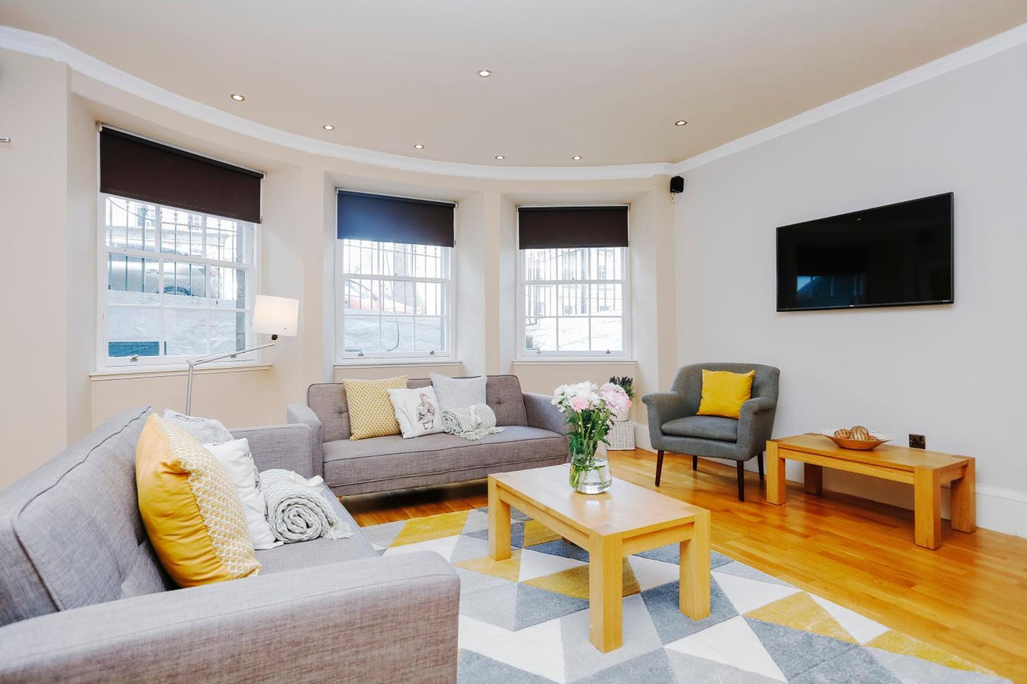 Apartment Large 3 Bed 3 Bath - New Town *