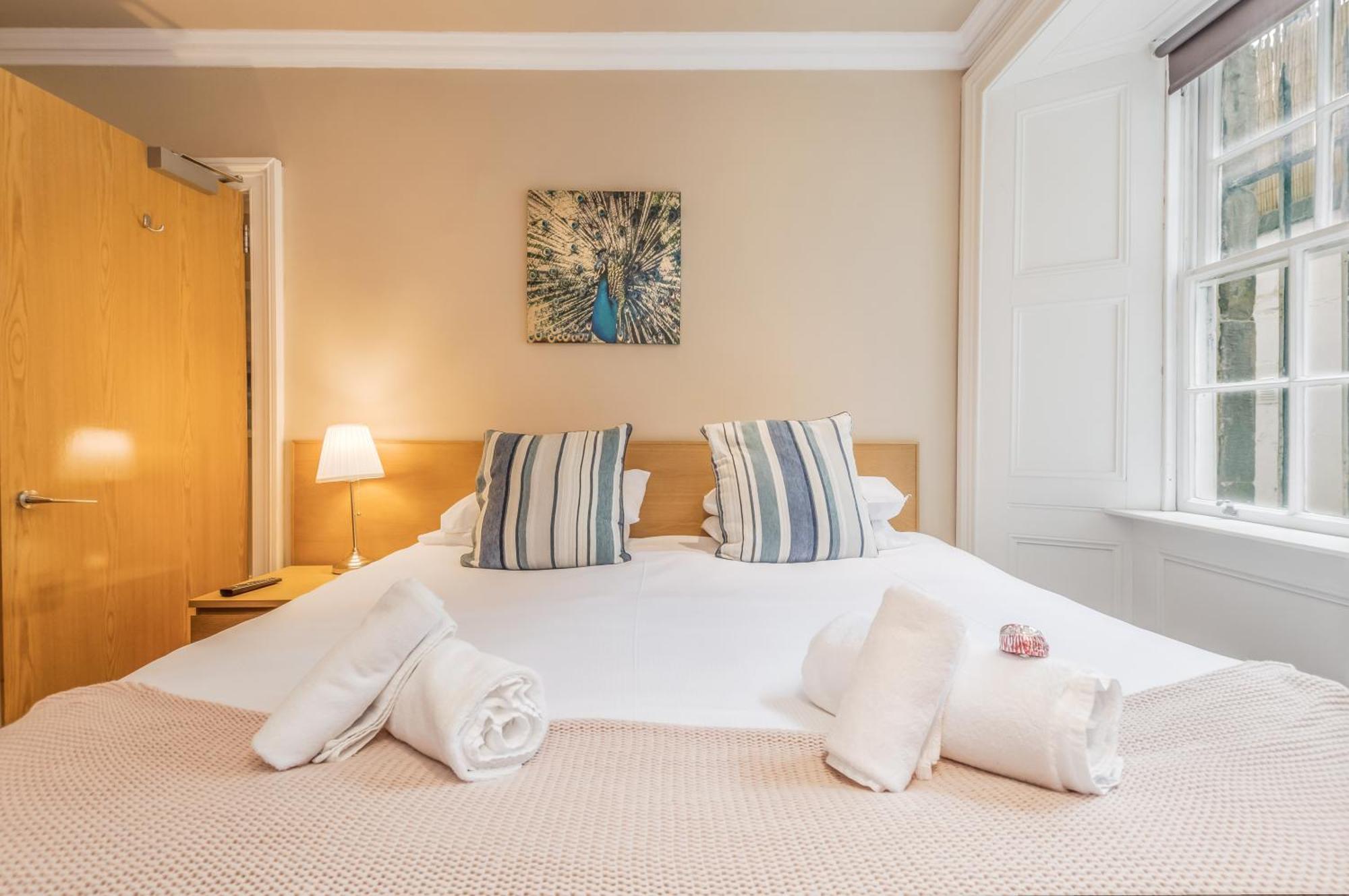 Large 3 Bed 3 Bath - New Town Apartment Edinburgh