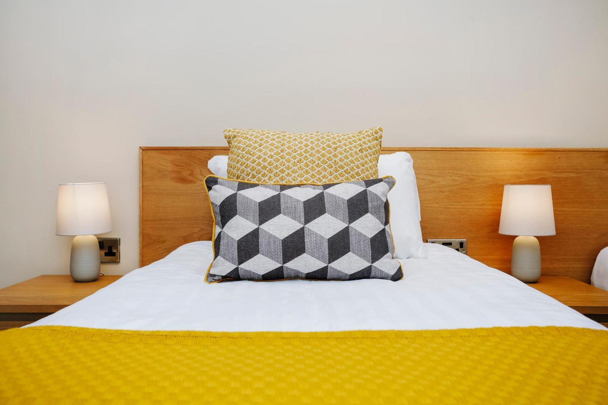 Large 3 Bed 3 Bath - New Town Apartment Edinburgh