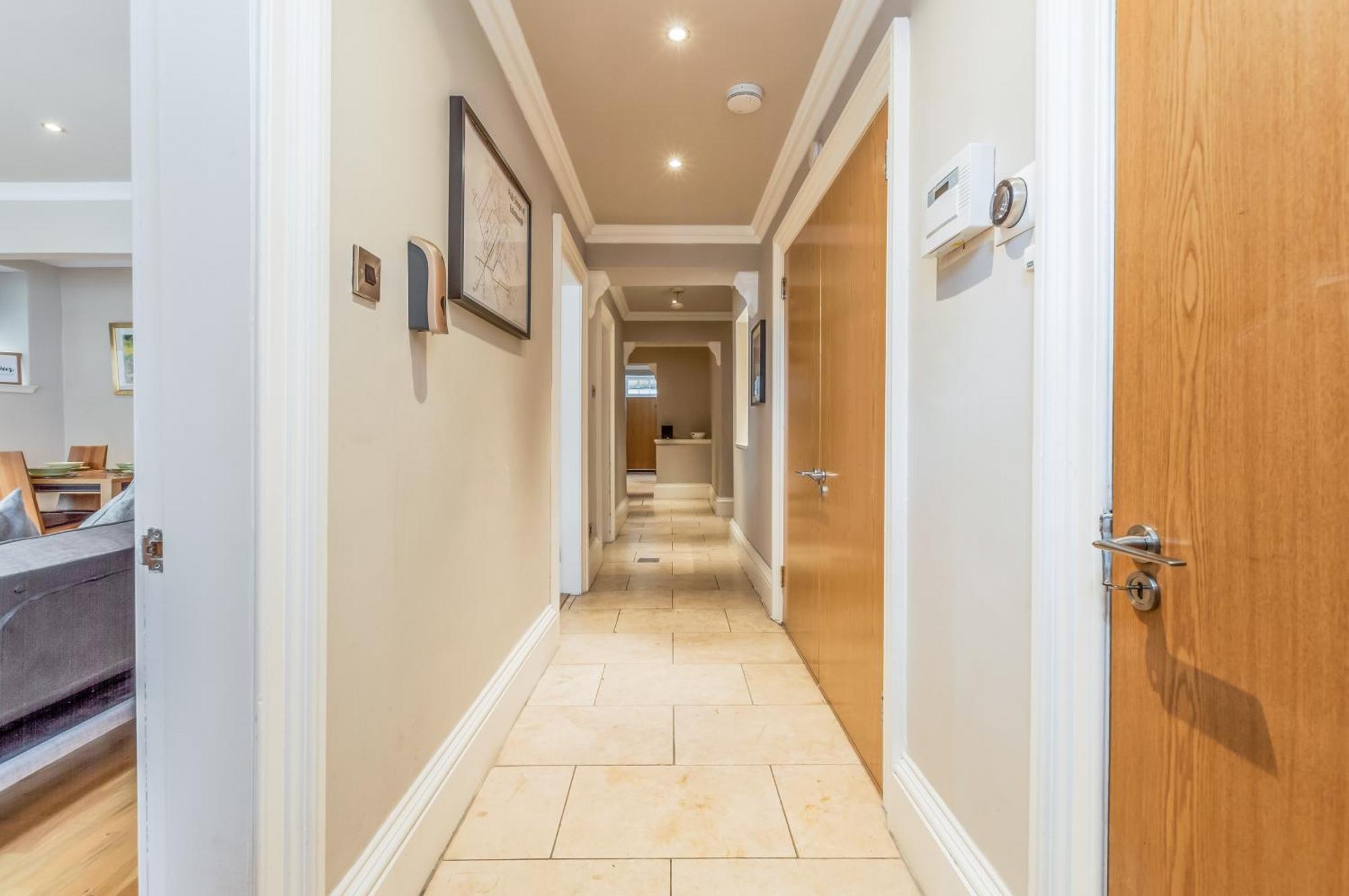 Large 3 Bed 3 Bath - New Town Apartment