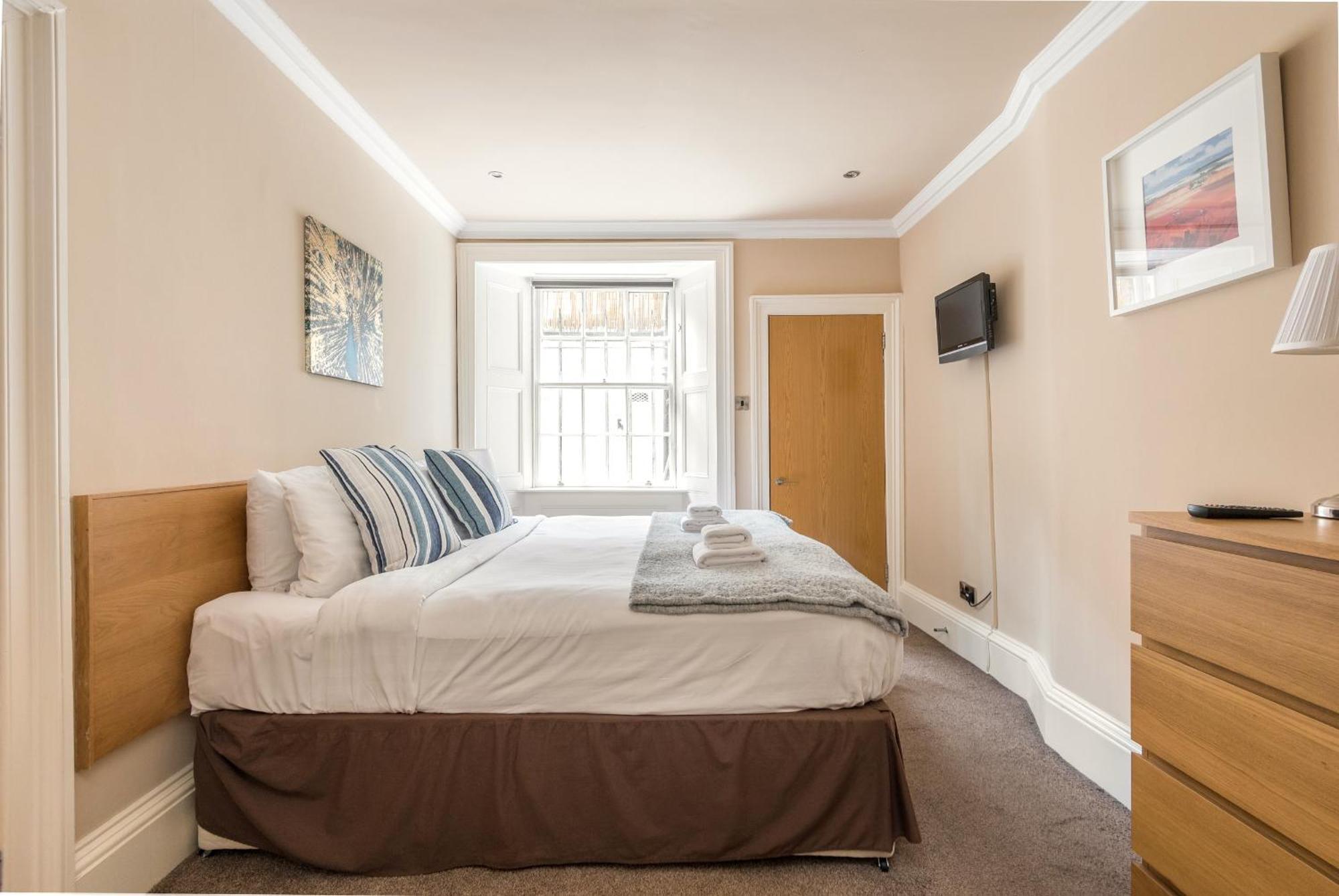 Apartment Large 3 Bed 3 Bath - New Town