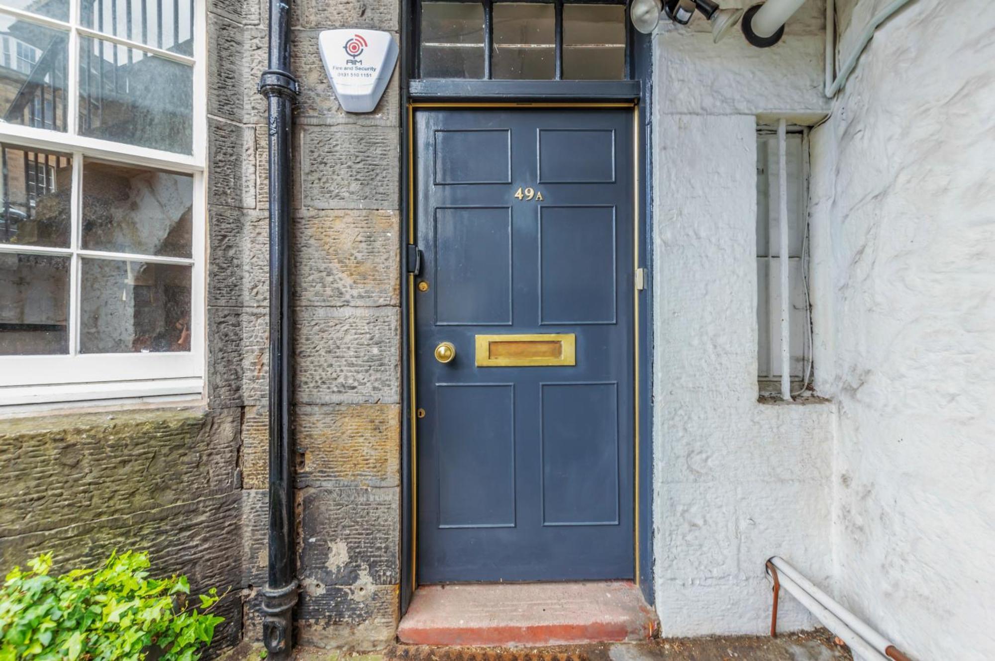 Large 3 Bed 3 Bath - New Town *