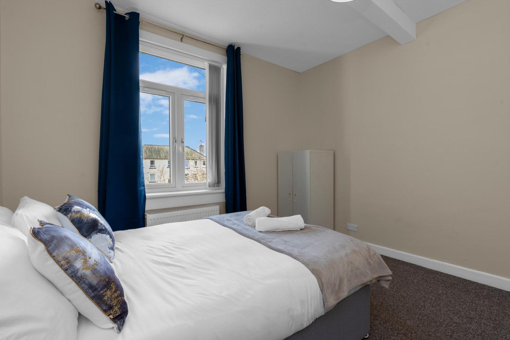 2 Bedroom In With 2 Free Parking Spaces Edinburgh