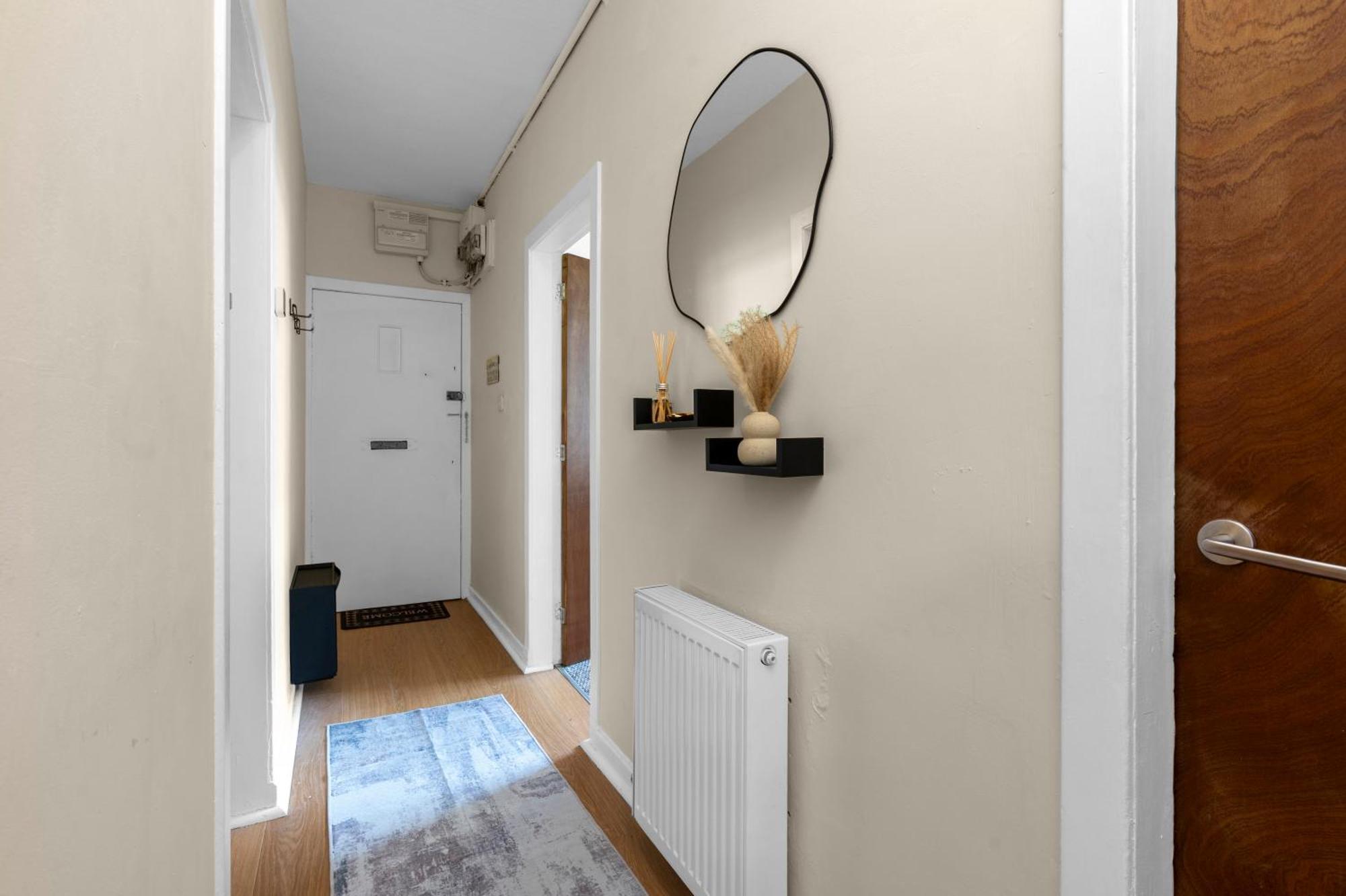2 Bedroom In With 2 Free Parking Spaces Apartment Edinburgh