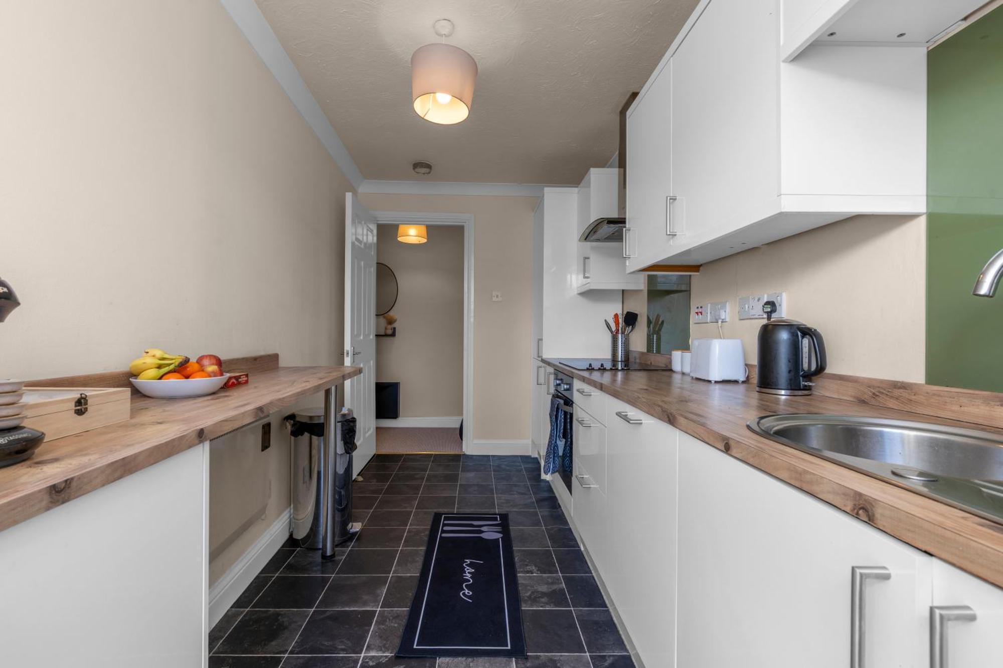 2 Bedroom In With Free Parking Apartment *