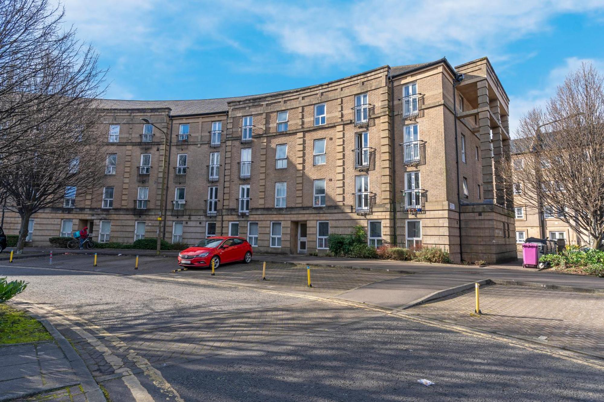2 Bedroom In With Free Parking Apartment Edinburgh
