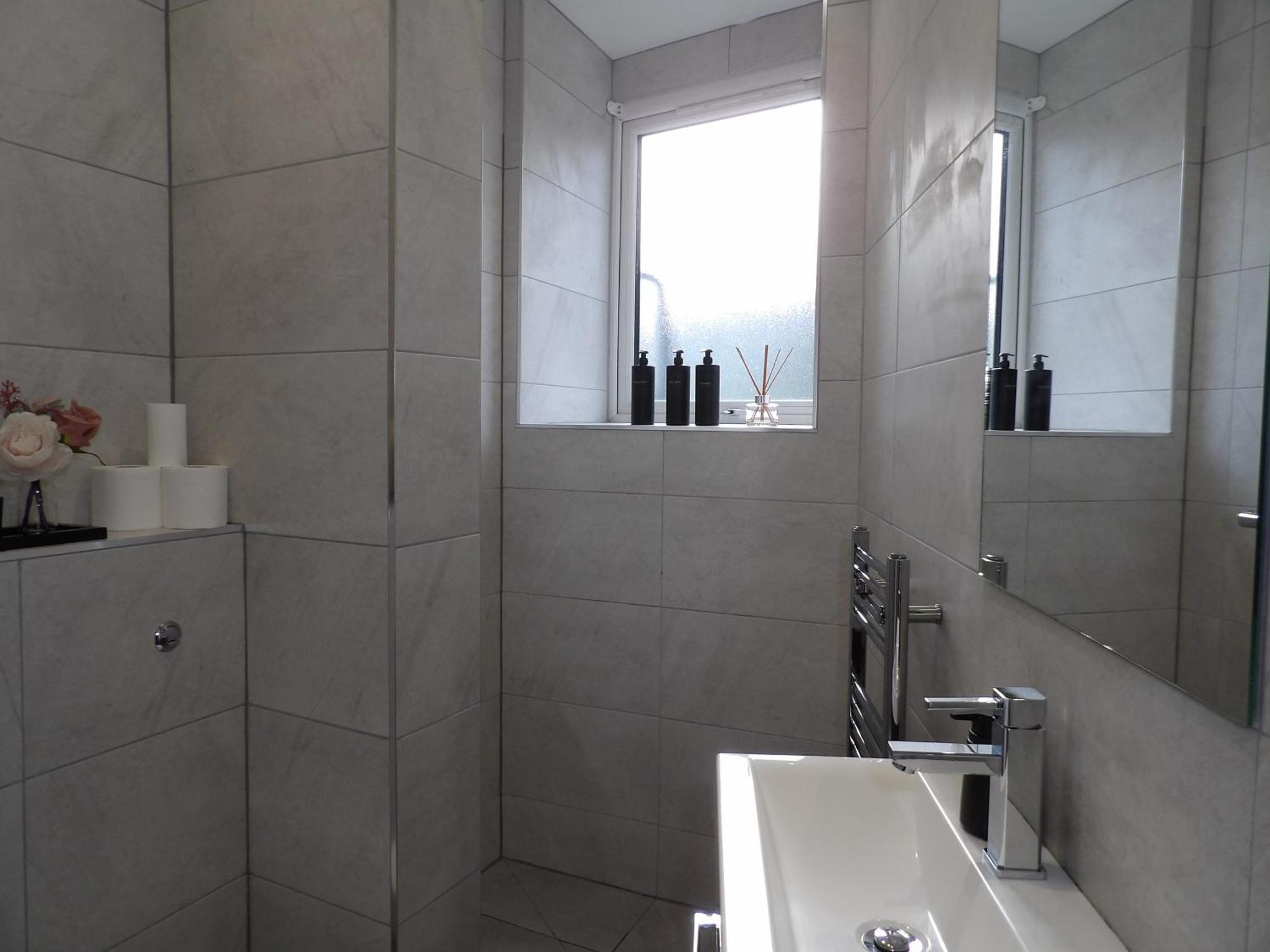Apartment Convenience, Calm Comfort-- A Stylish One-bedroom Retreat Just 3 Stops From The Heart Of The *