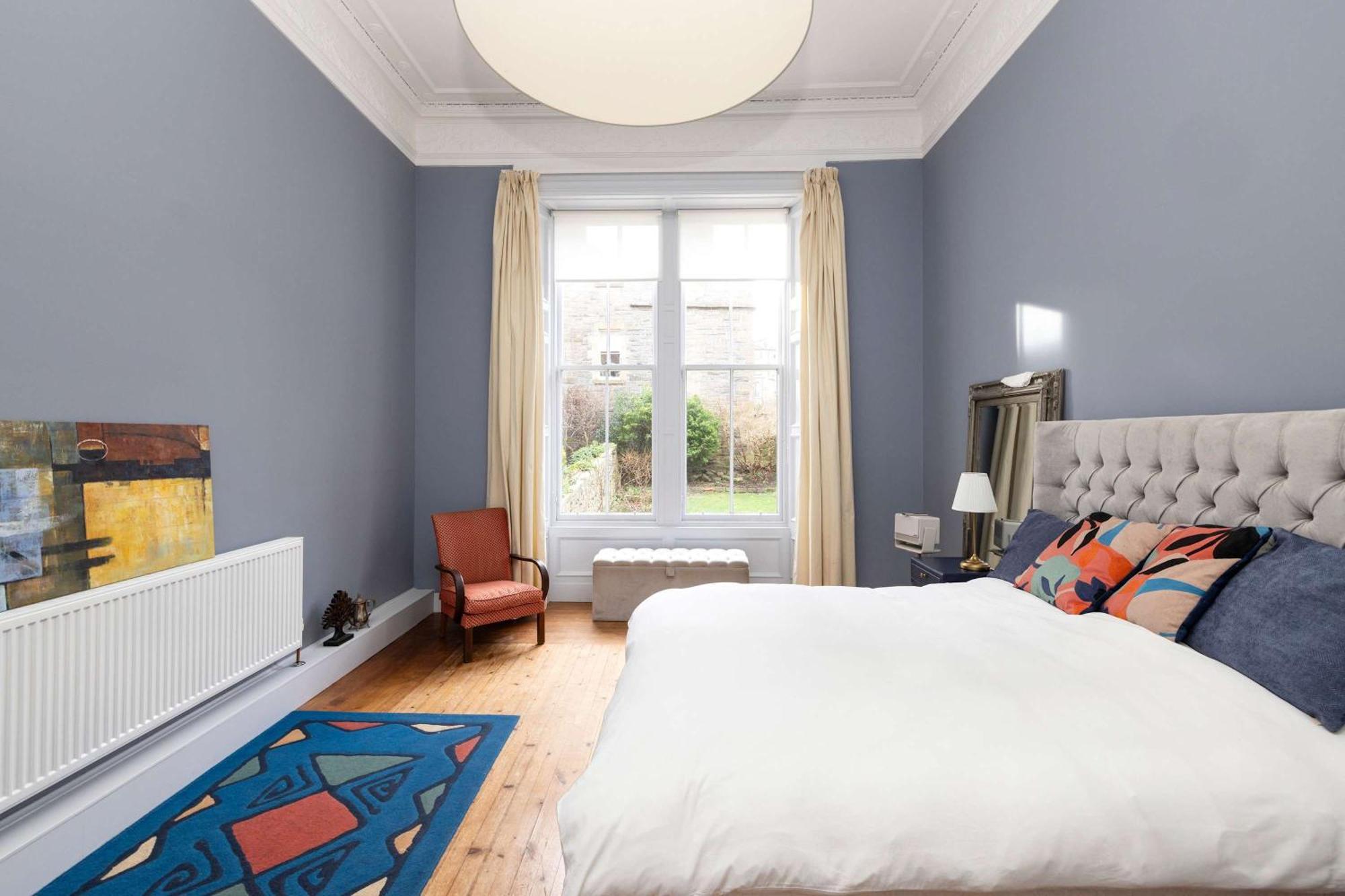 Joivy Spacious 2-bedroom Ground Floor Flat * Edinburgh