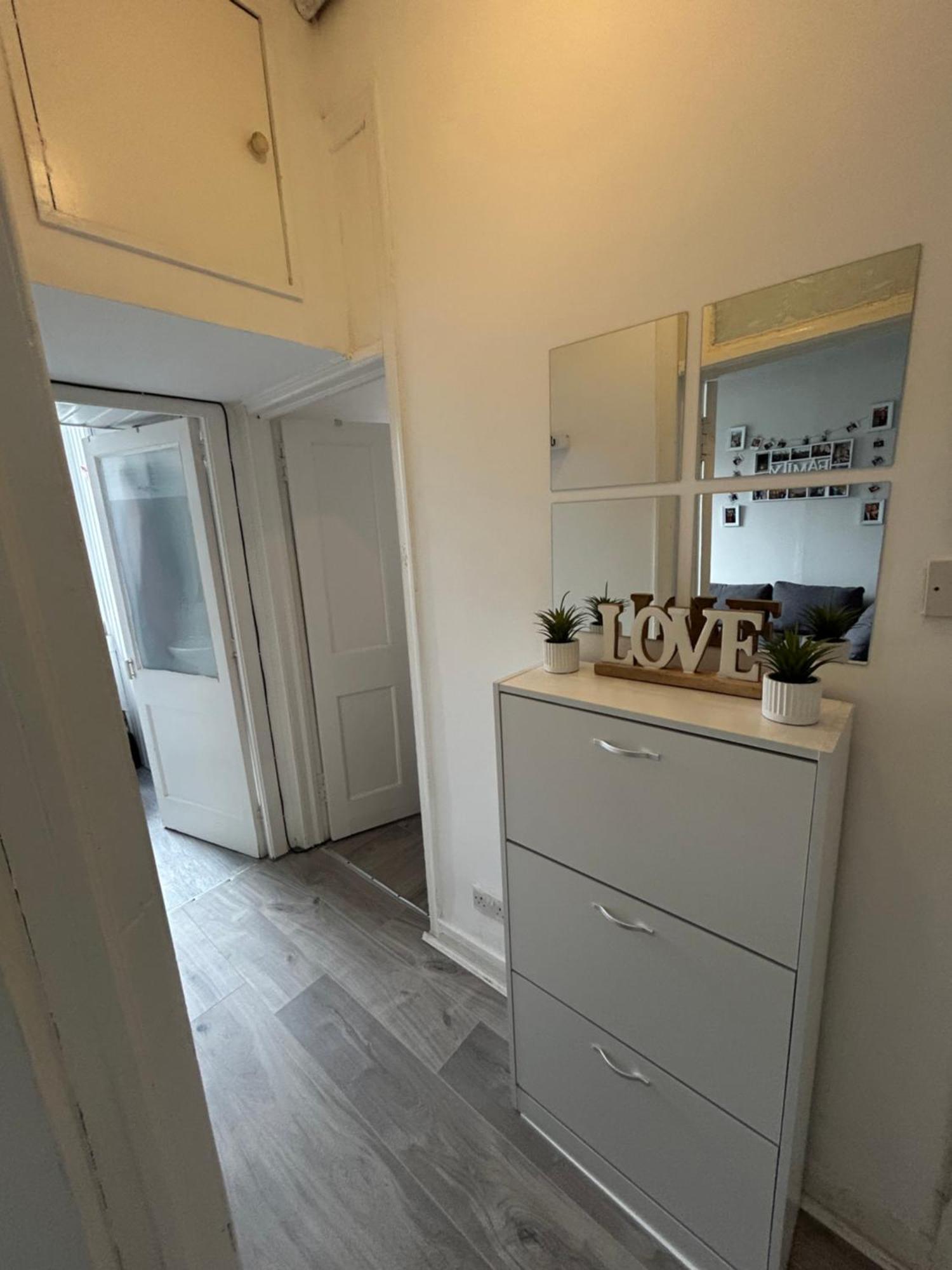 Apartment Bright Bedroom With King Side Bed And Shared Bathroom, Just A 15 Minute Walk From Haymarket Station Edinburgh