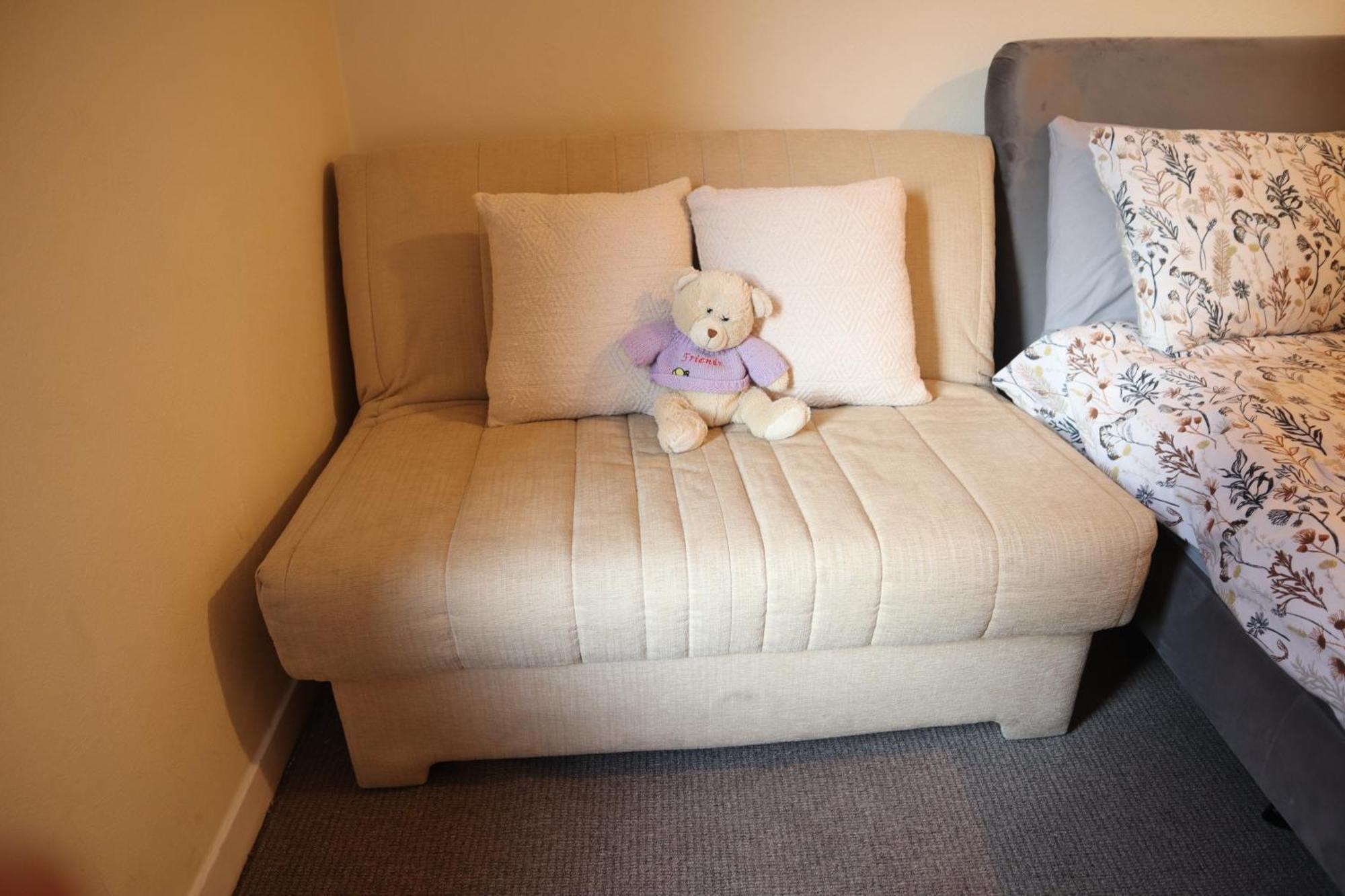 3 Bedrooms Flat In Old Town Sleeps 6 Edinburgh