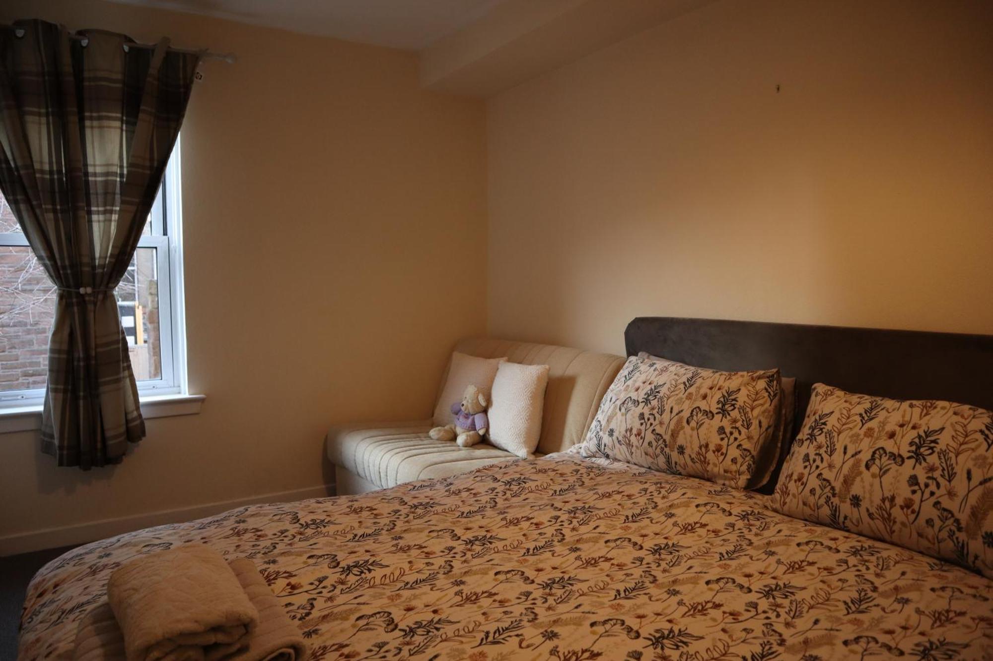 3 Bedrooms Flat In Old Town Sleeps 6 *