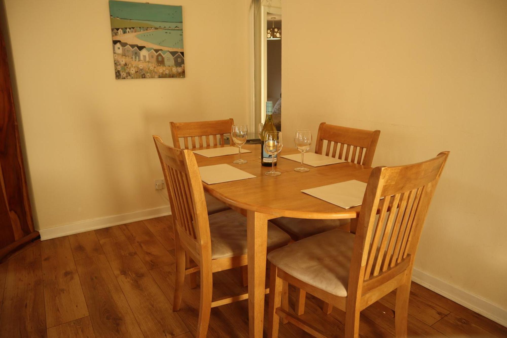 3 Bedrooms Flat In Old Town Sleeps 6 Edinburgh