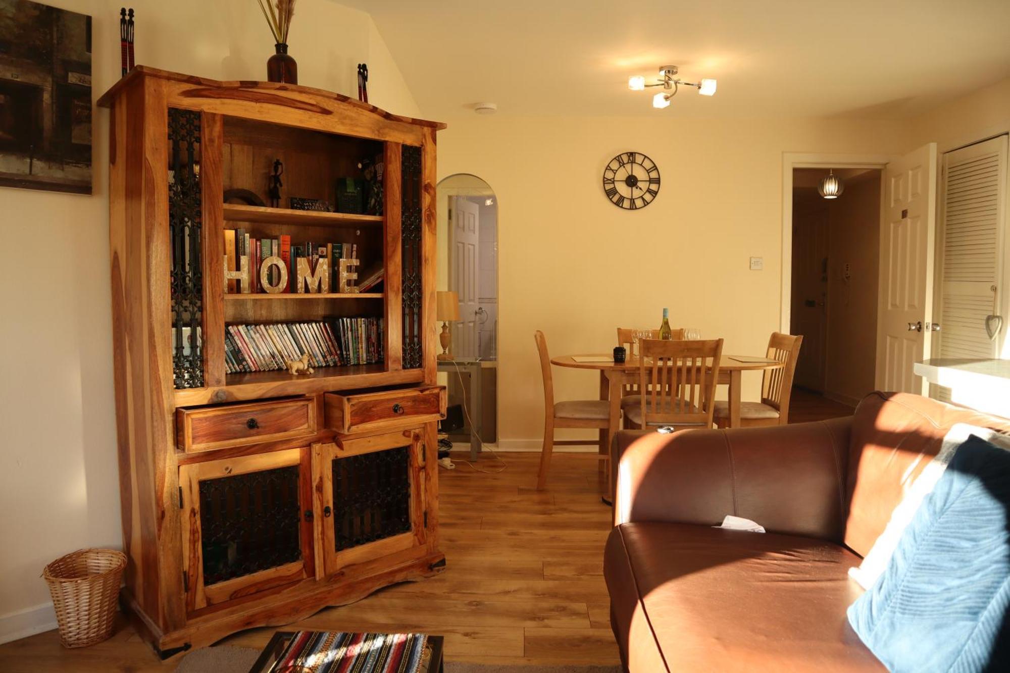 Apartment 3 Bedrooms Flat In Old Town Sleeps 6 *