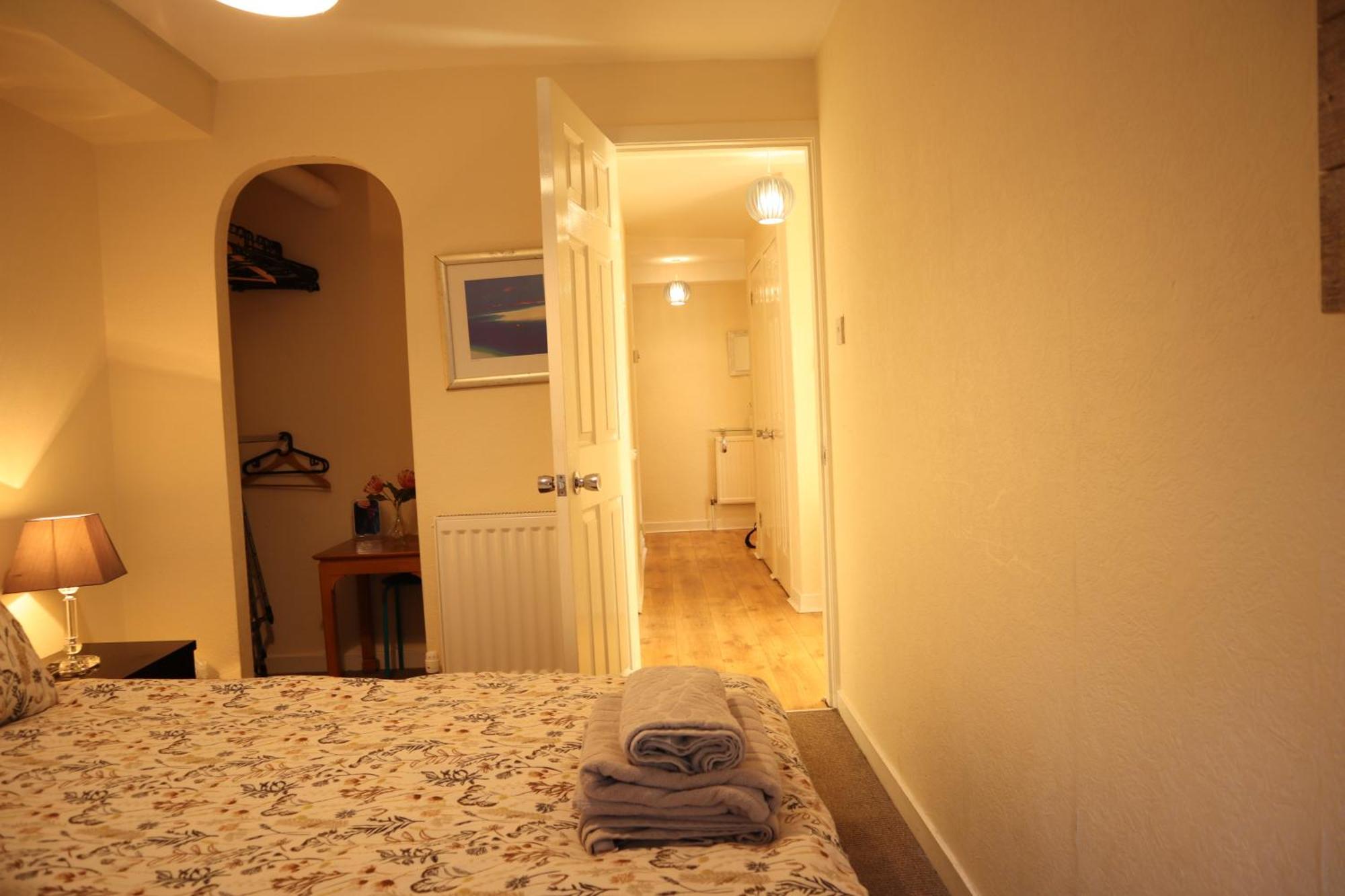 3 Bedrooms Flat In Old Town Sleeps 6 Apartment *