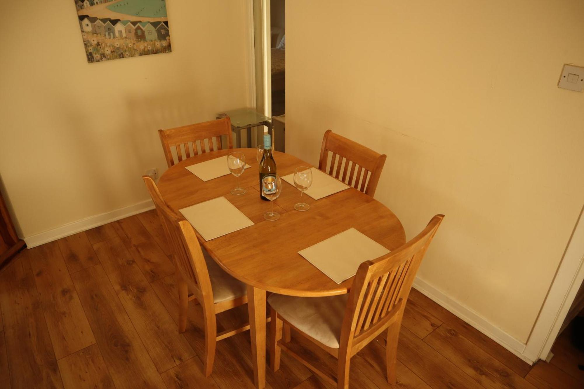 Apartment 3 Bedrooms Flat In Old Town Sleeps 6 *