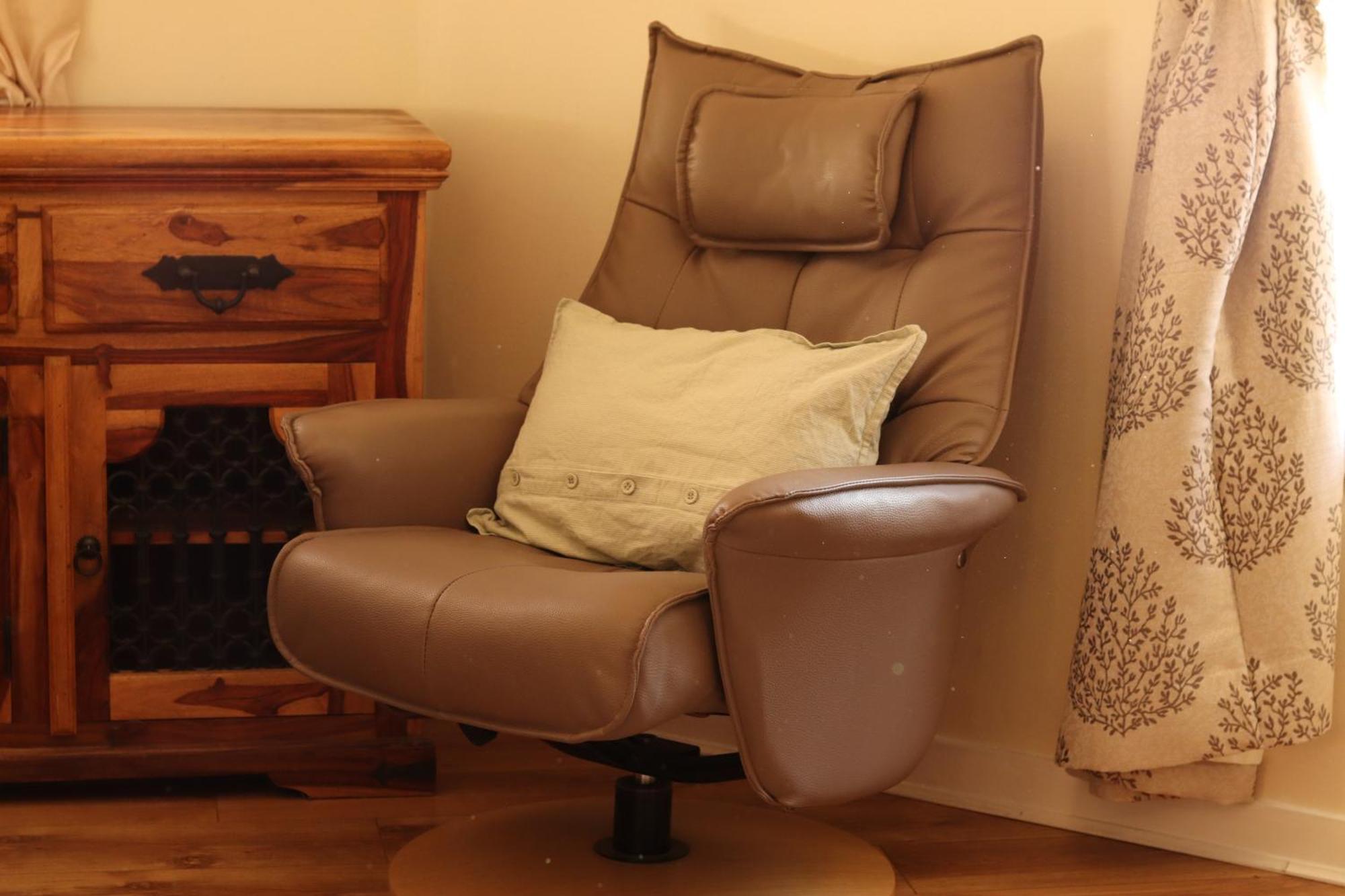 3 Bedrooms Flat In Old Town Sleeps 6 *