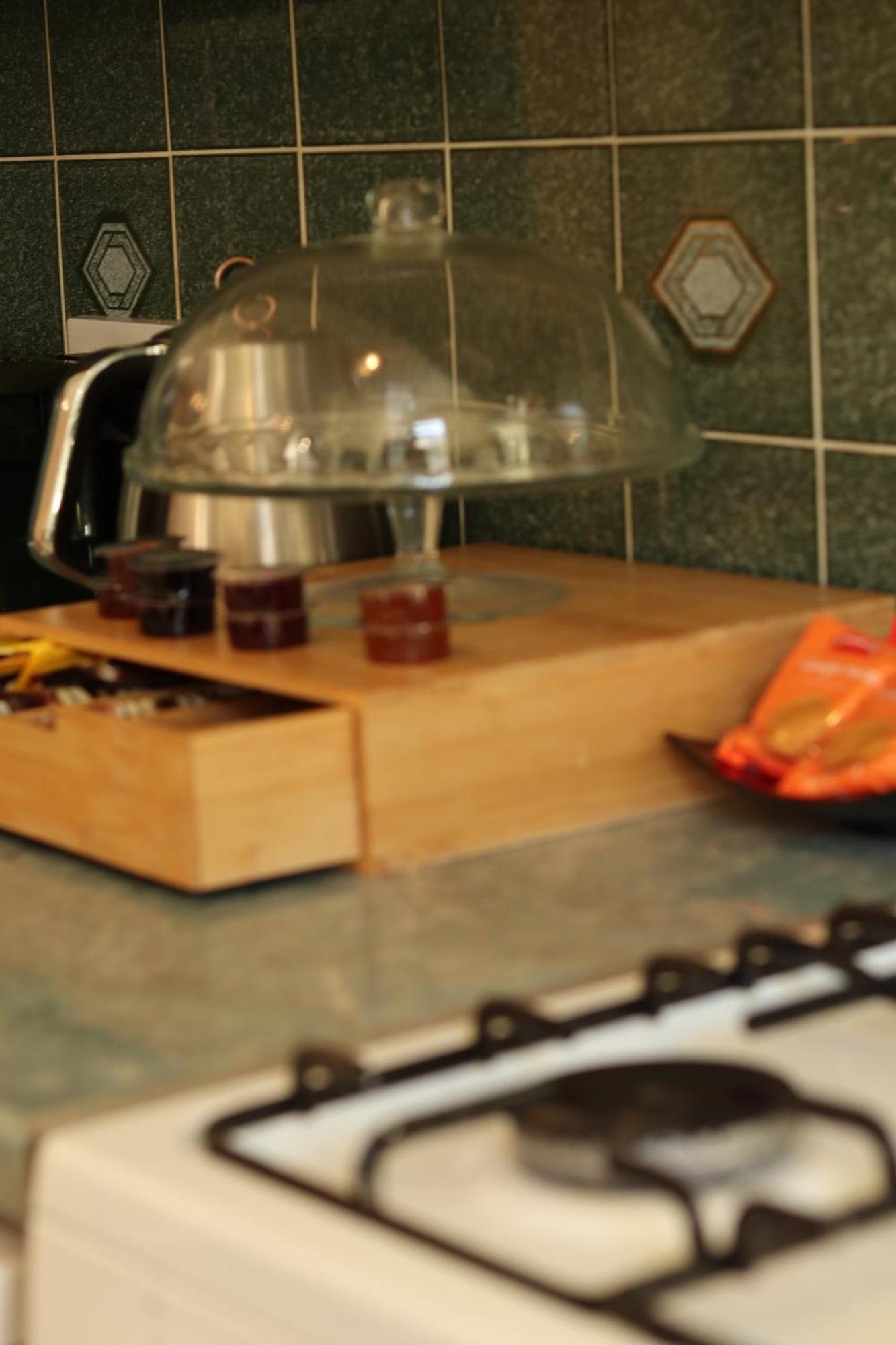 3 Bedrooms Flat In Old Town Sleeps 6 Apartment