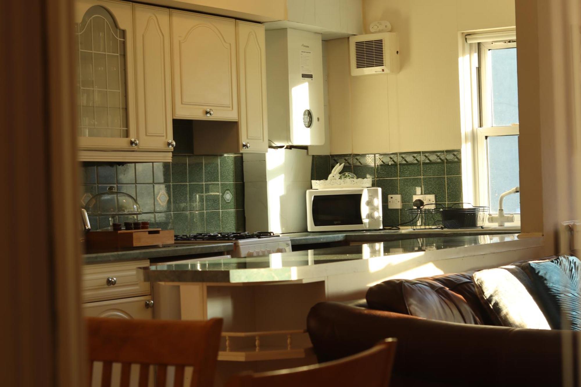 3 Bedrooms Flat In Old Town Sleeps 6 Edinburgh