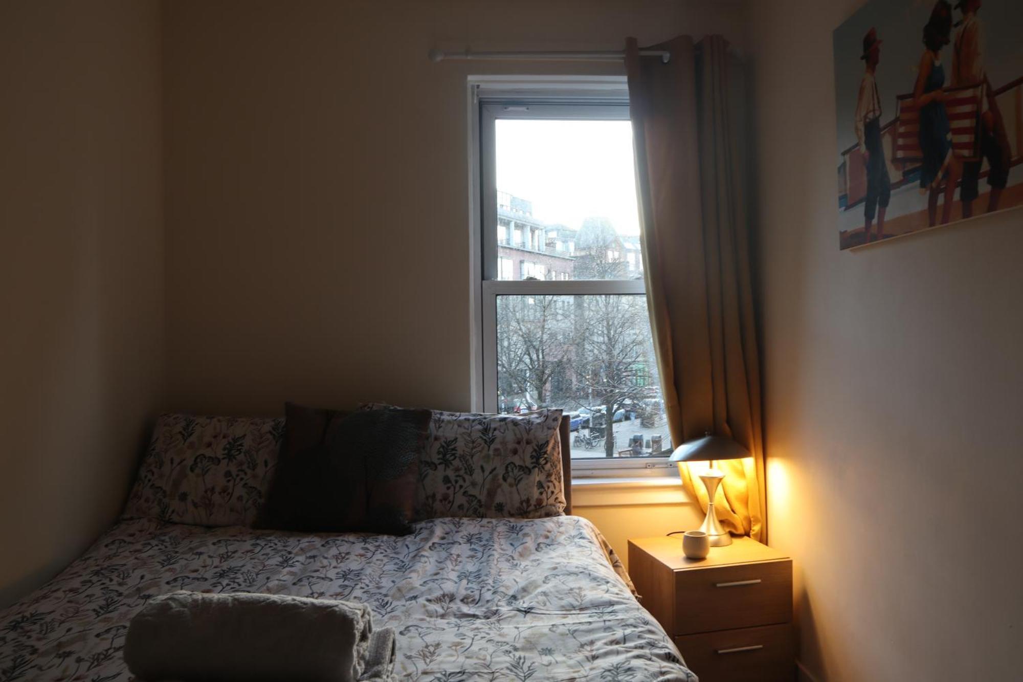 3 Bedrooms Flat In Old Town Sleeps 6 Apartment
