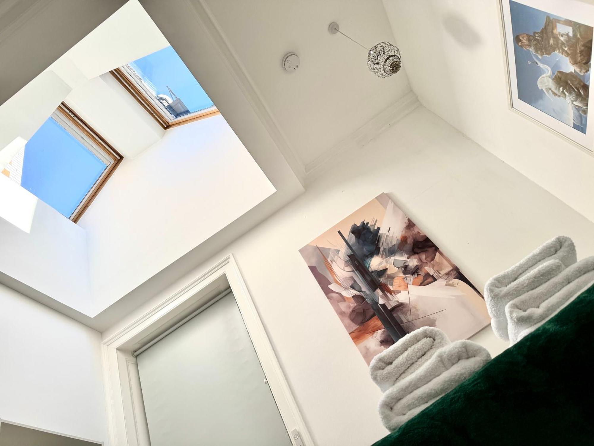 Apartment Large Luxury 3 Bedroom & 2 Bathroom - Next To Royal Mile, Castle & Grass Market *