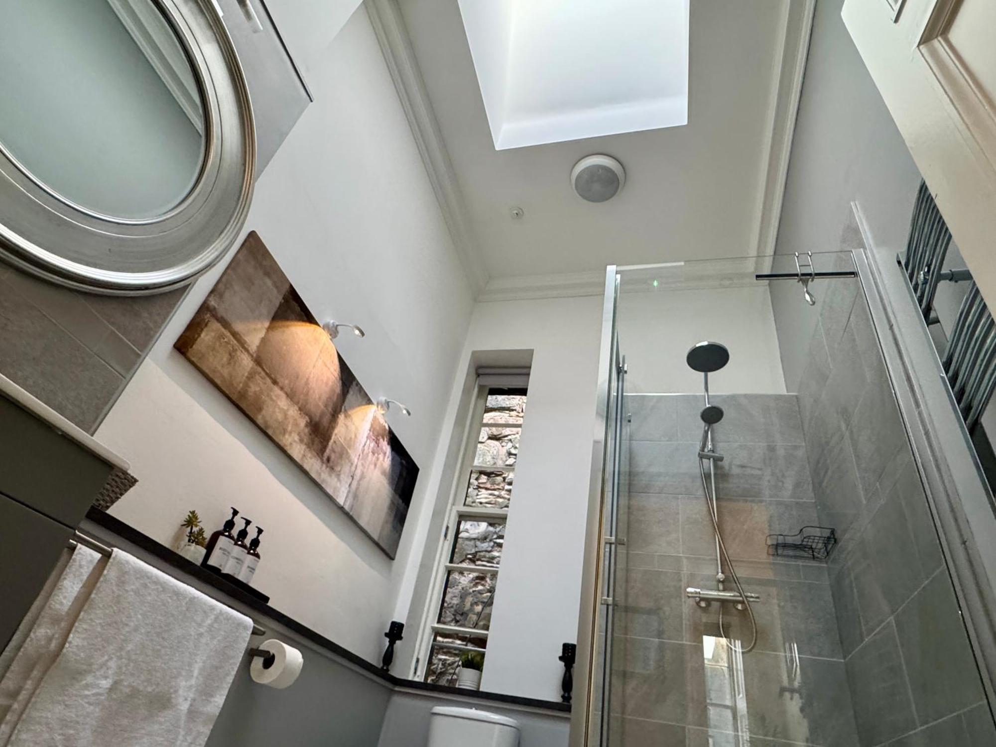 Large Luxury 3 Bedroom & 2 Bathroom - Next To Royal Mile, Castle & Grass Market