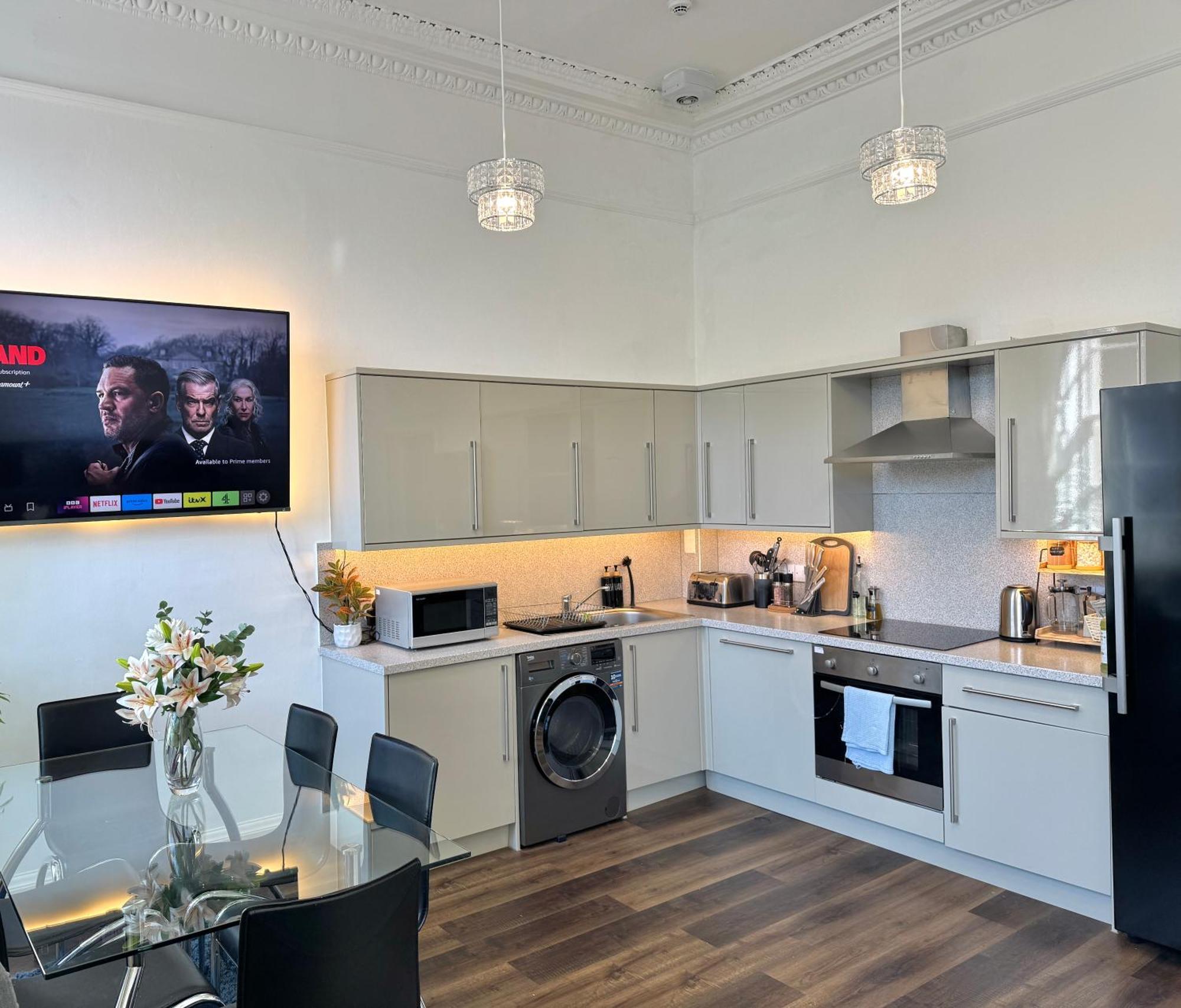 Large Luxury 3 Bedroom & 2 Bathroom - Next To Royal Mile, Castle & Grass Market Apartment Edinburgh