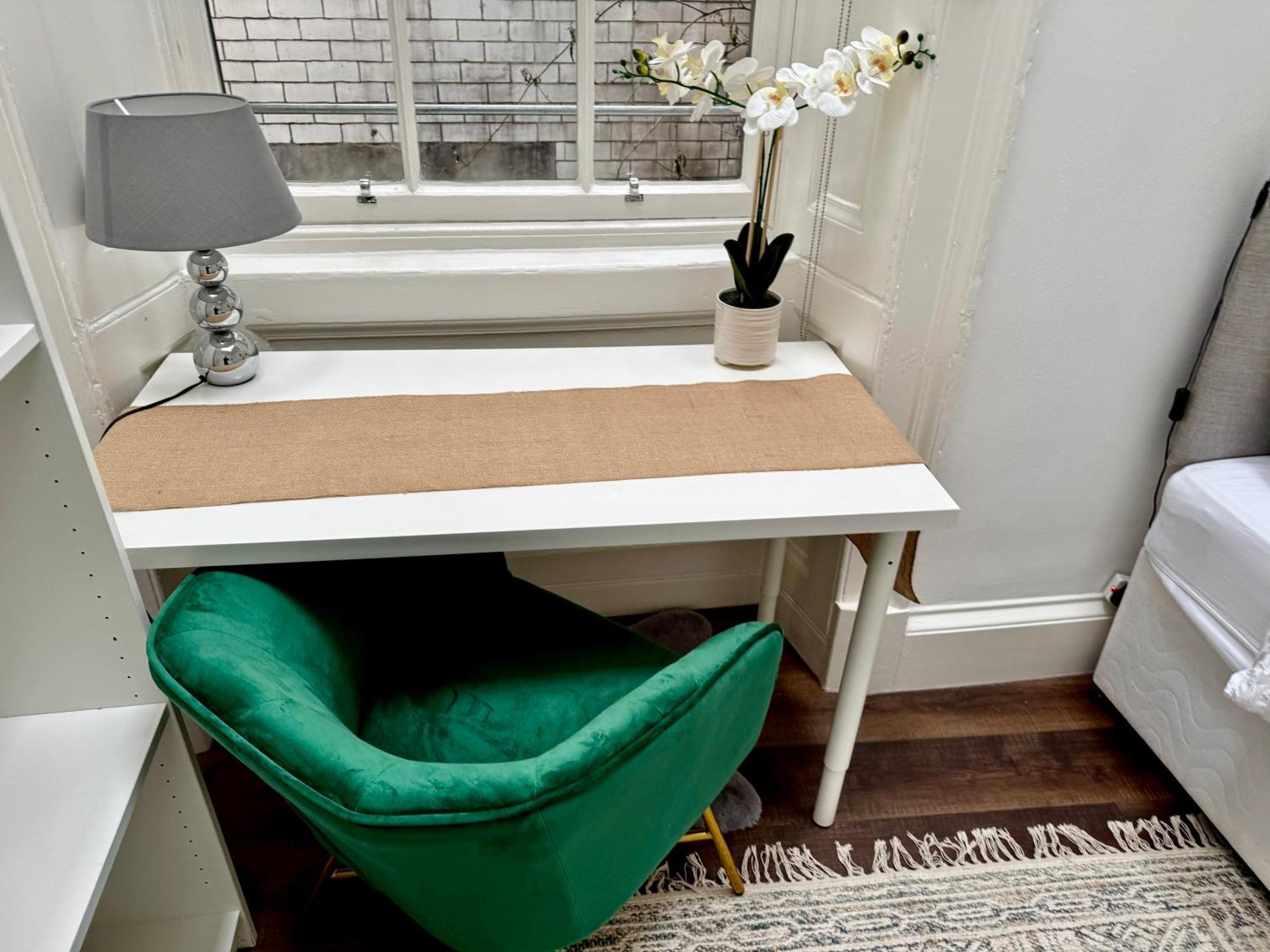 Large Luxury 3 Bedroom & 2 Bathroom - Next To Royal Mile, Castle & Grass Market * Edinburgh