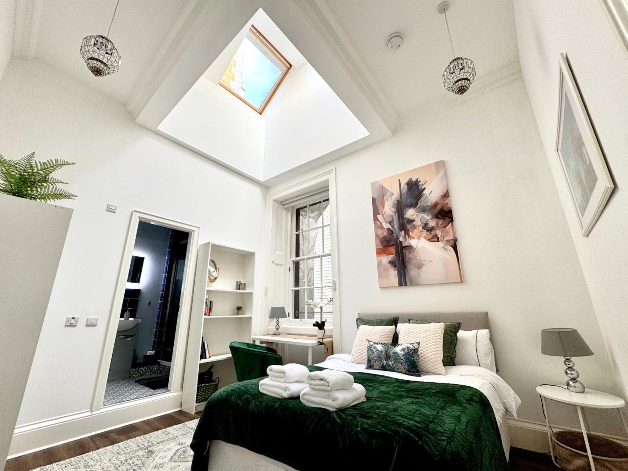 Large Luxury 3 Bedroom & 2 Bathroom - Next To Royal Mile, Castle & Grass Market * Edinburgh
