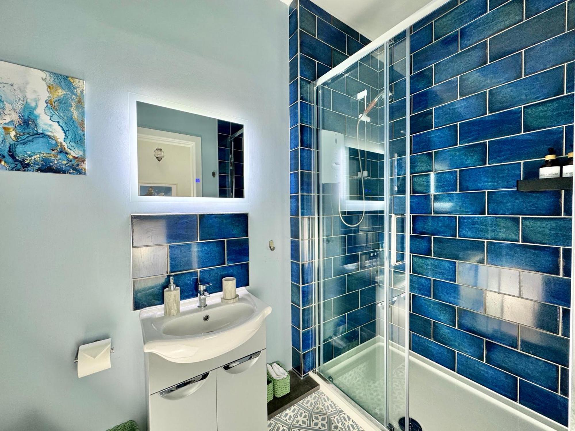 Large Luxury 3 Bedroom & 2 Bathroom - Next To Royal Mile, Castle & Grass Market Apartment Edinburgh