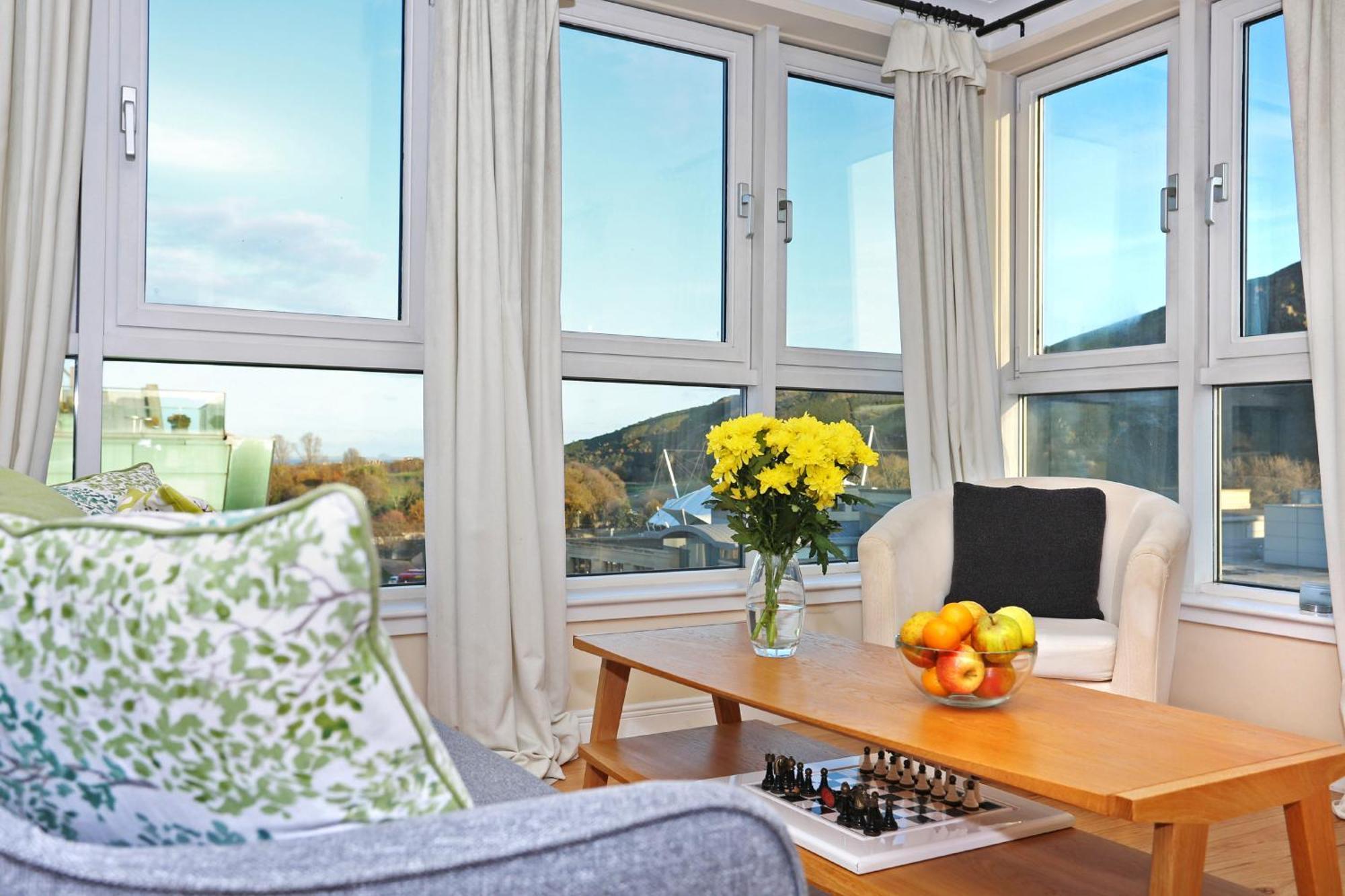 2-bedroom With Free Parking And Stunning Views Apartment *