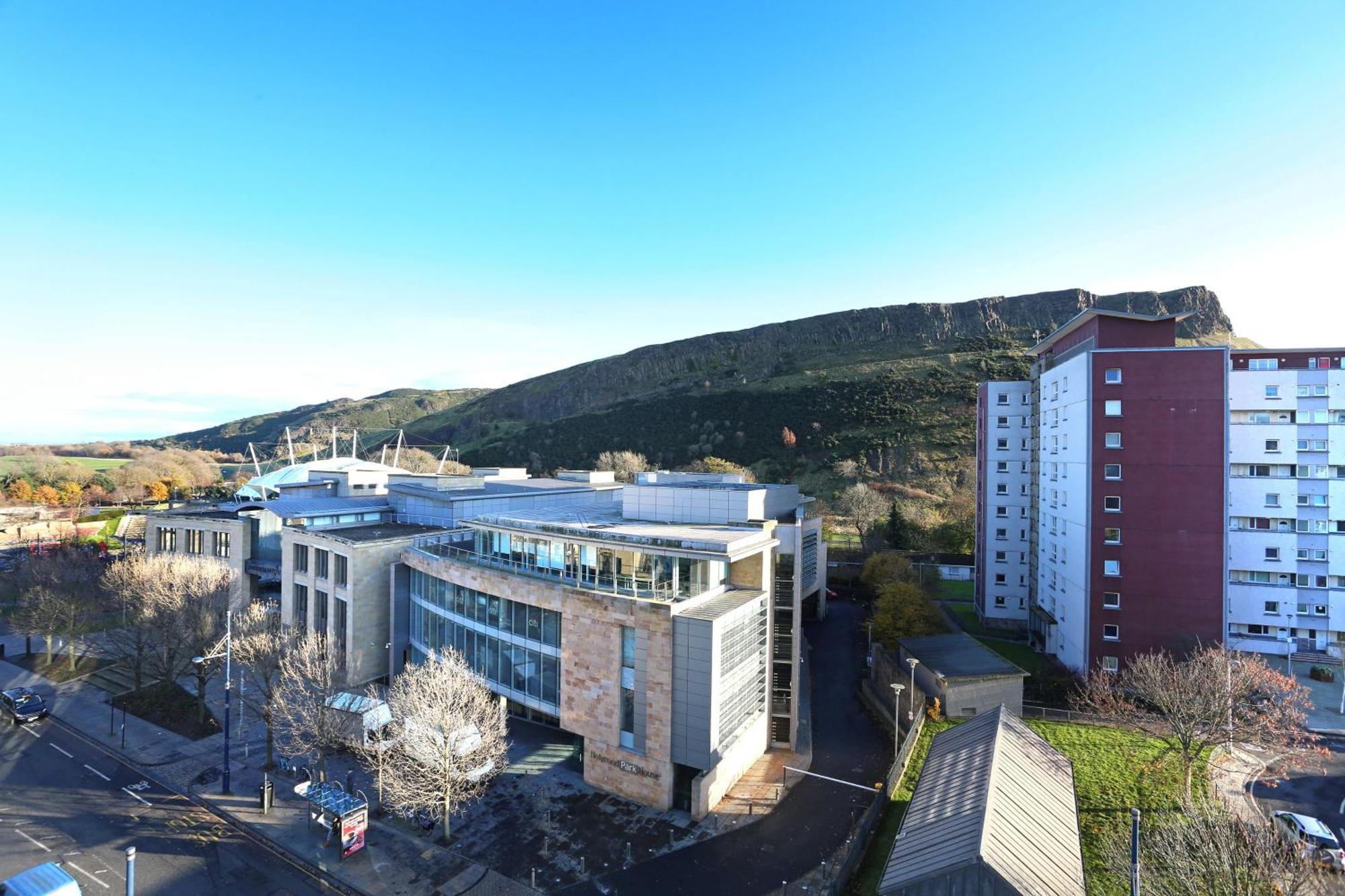 2-bedroom With Free Parking And Stunning Views Apartment