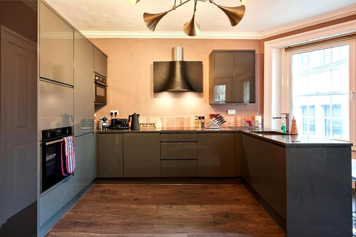 3 Bedroom - Historic Old Town *