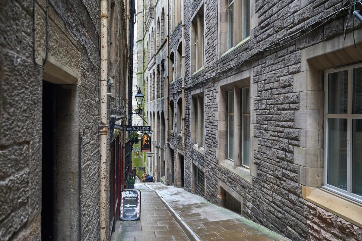 3 Bedroom - Historic Old Town Apartment *