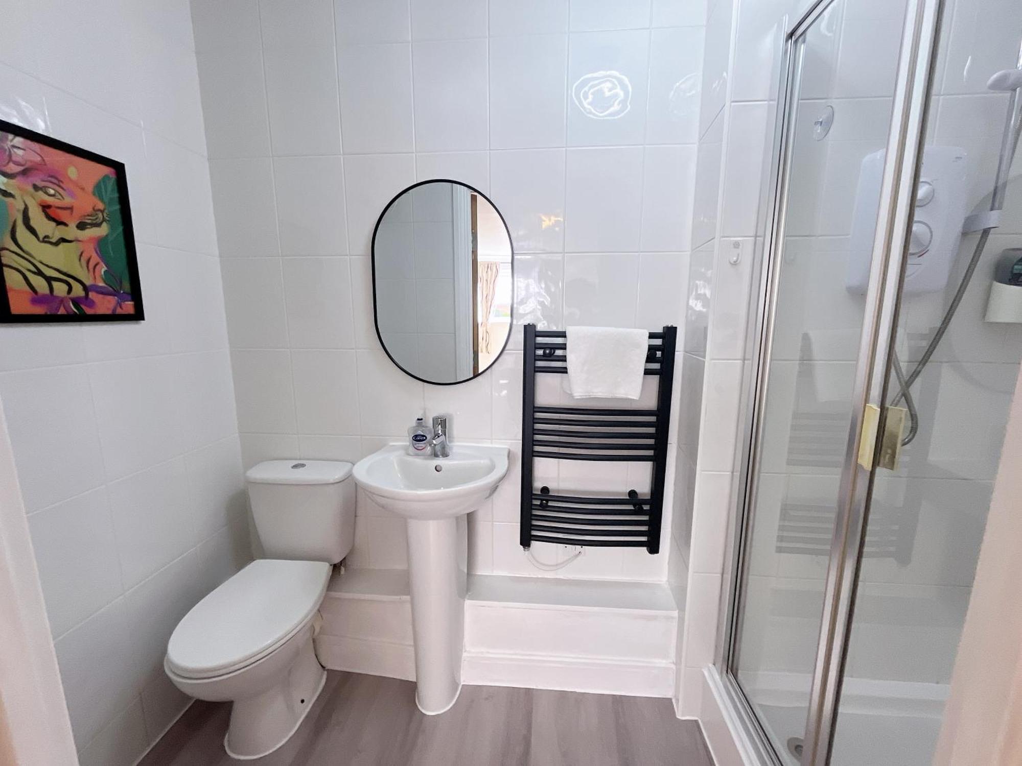 Quiet 2 Bedrooms And 2 Bathrooms With Free Parking Edinburgh
