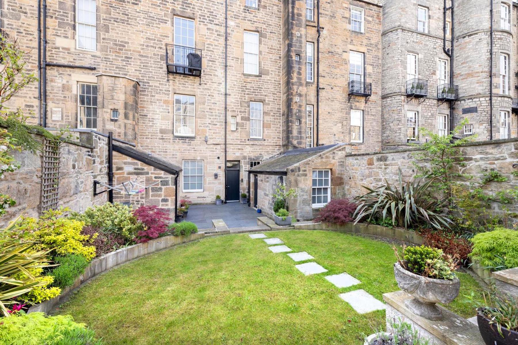 Melville Street Townhouse Apartment *