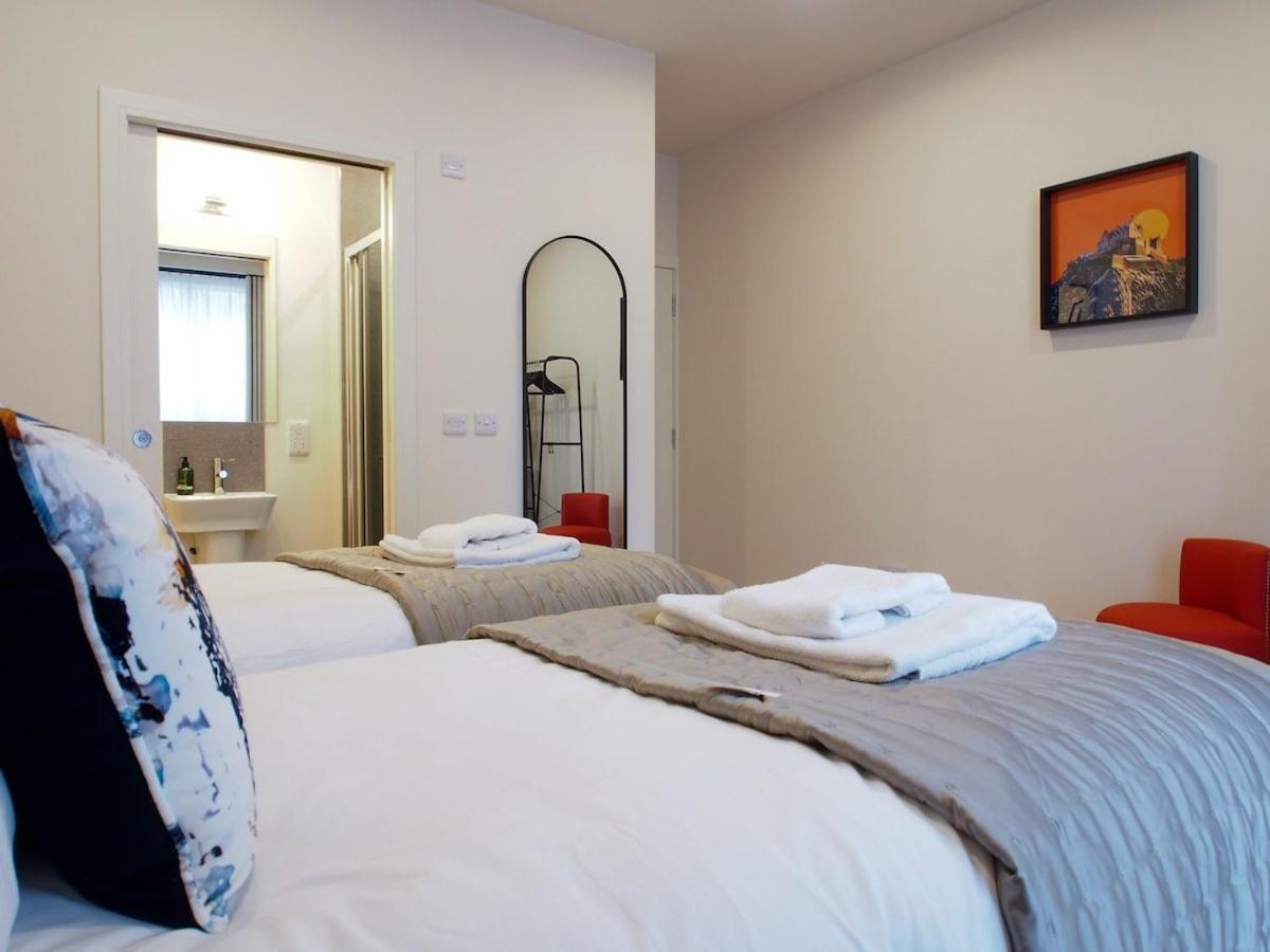 Spacious And Modern 2-bed On Easter Road - Flat 3, Elgin House * Edinburgh