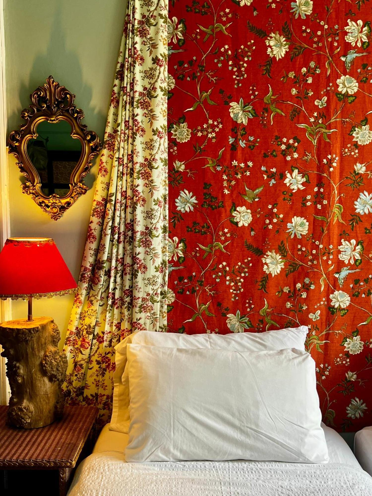 Apartment With Parking, Original Art And Antiques *