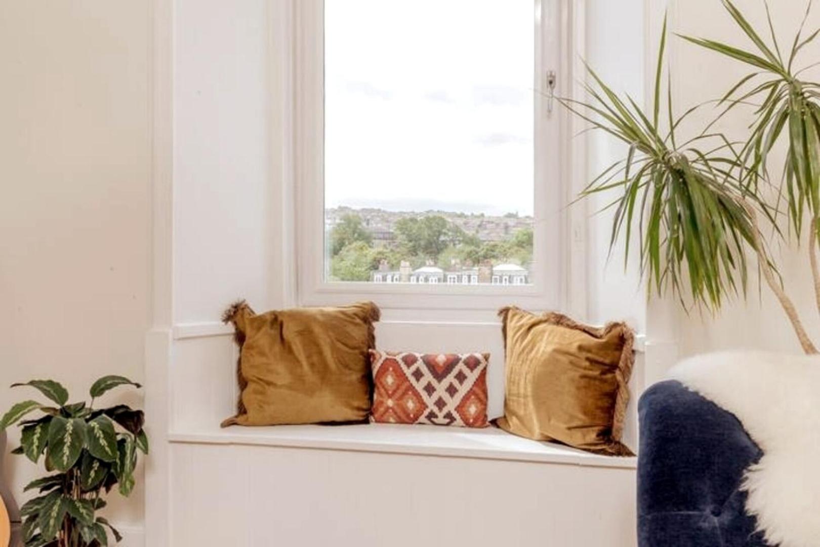 Apartment Castle Views! Stylish 2bd Flat, Sleeps 4 *