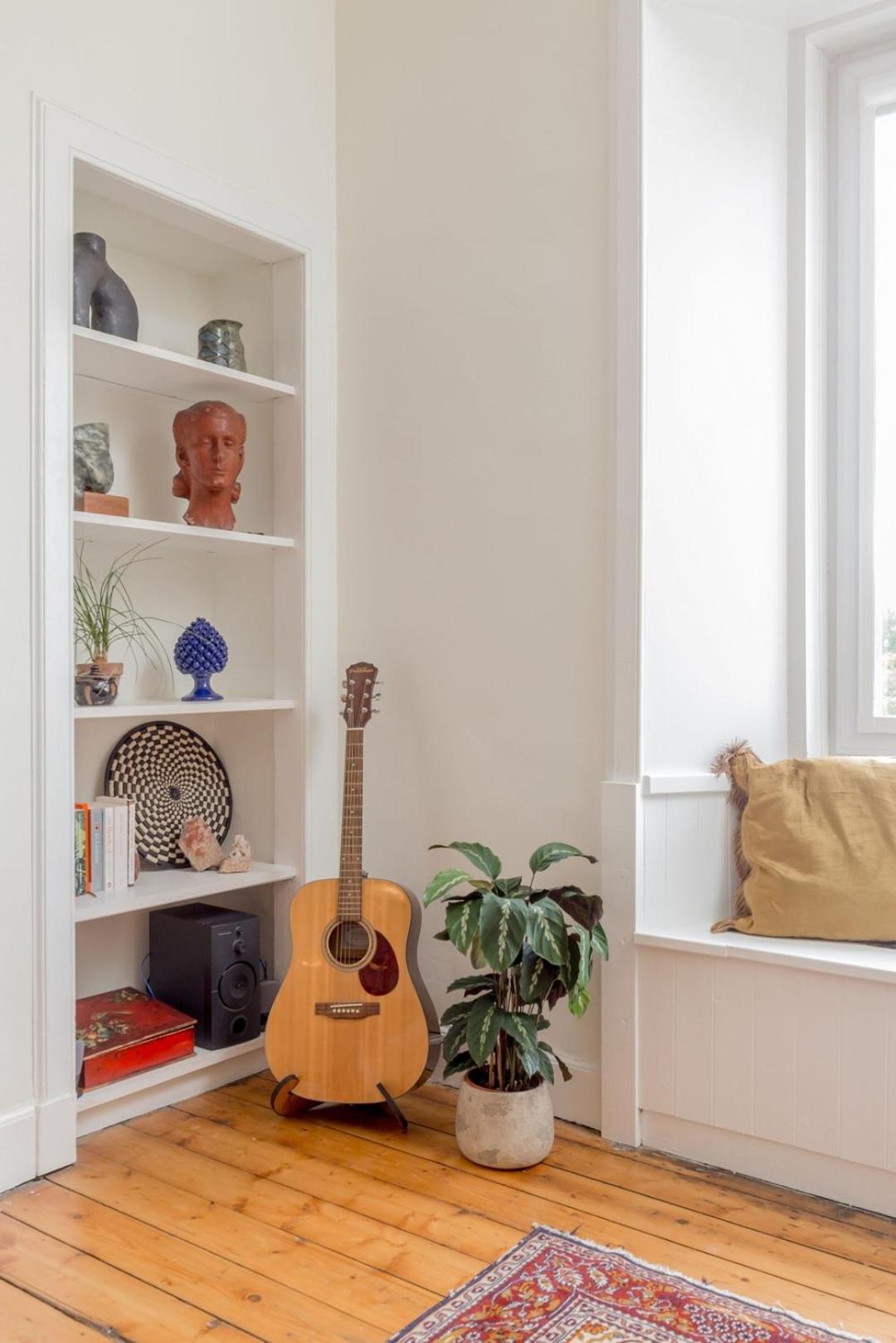 Castle Views! Stylish 2bd Flat, Sleeps 4 * Edinburgh