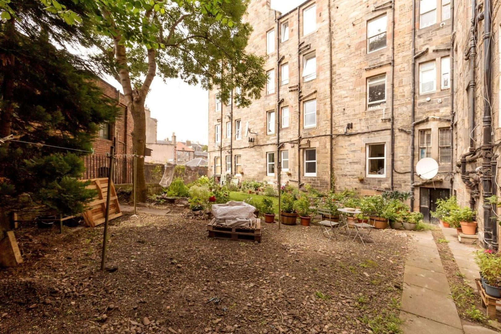 Castle Views! Stylish 2bd Flat, Sleeps 4