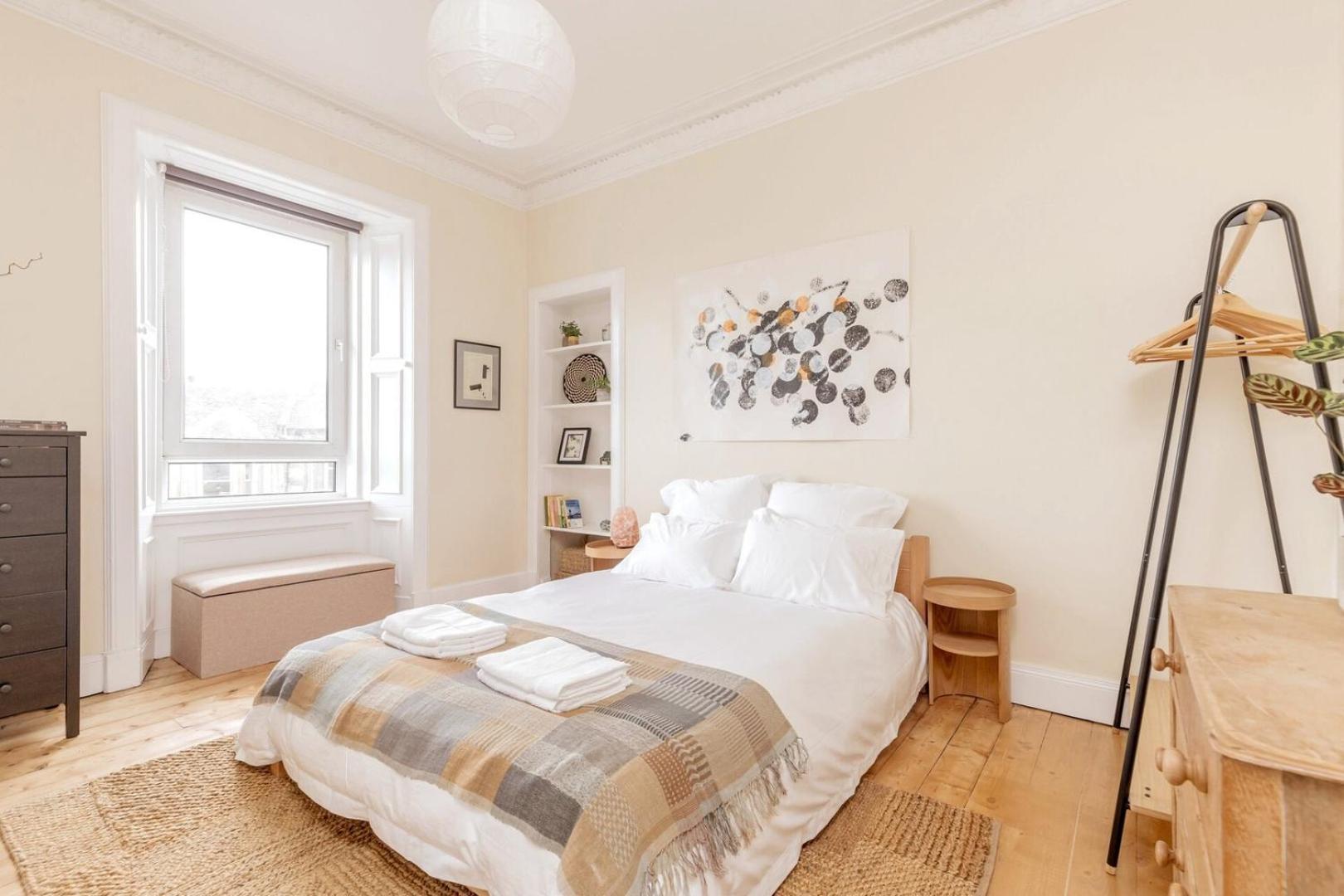Apartment Castle Views! Stylish 2bd Flat, Sleeps 4 *